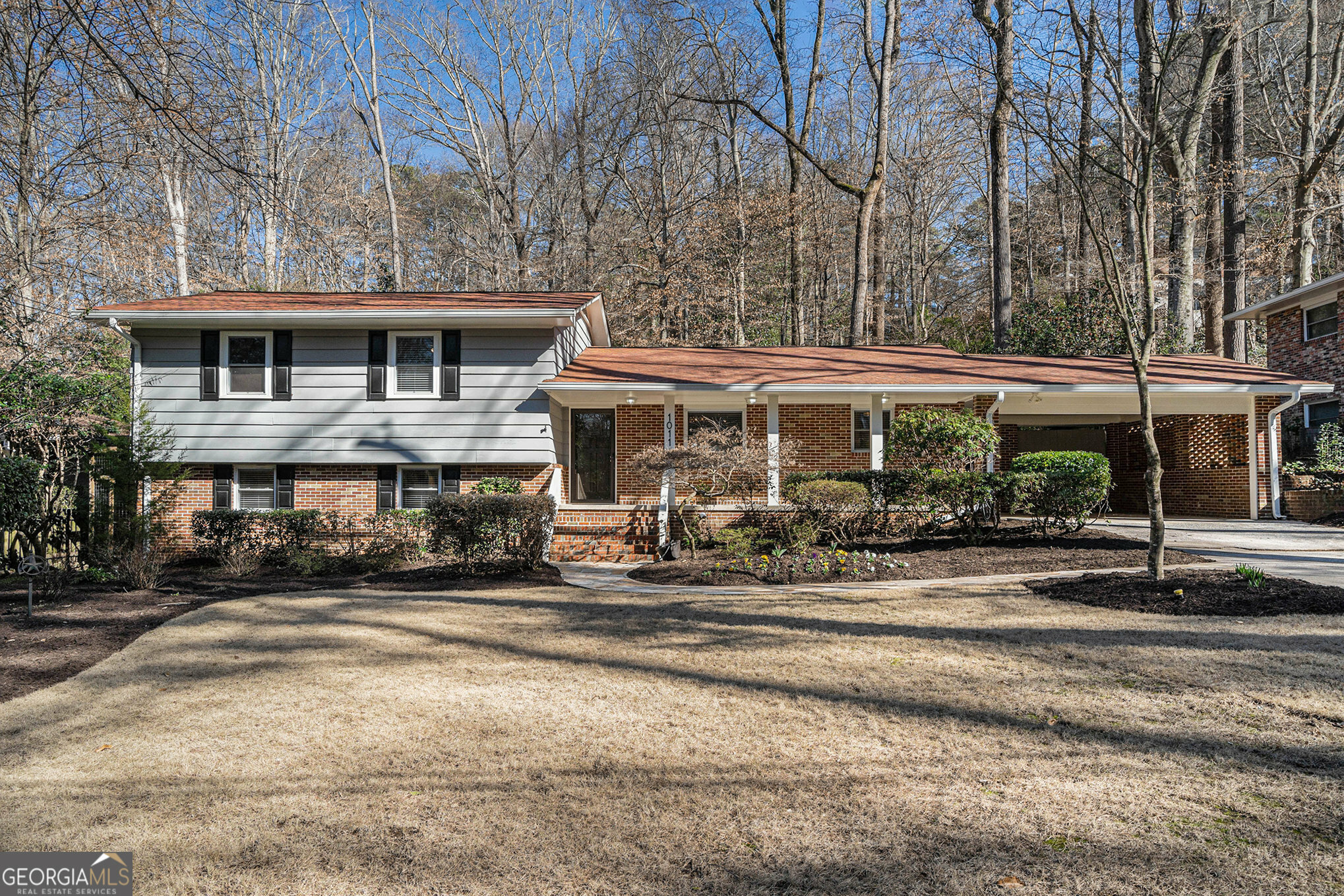 Property Photo:  1011 Vistavia Circle  GA 30033 