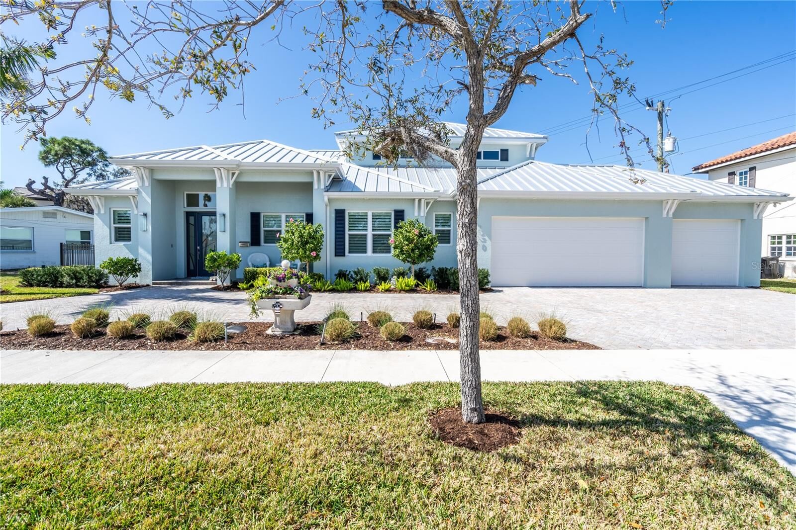 Property Photo:  230 Nassau Street S  FL 34285 