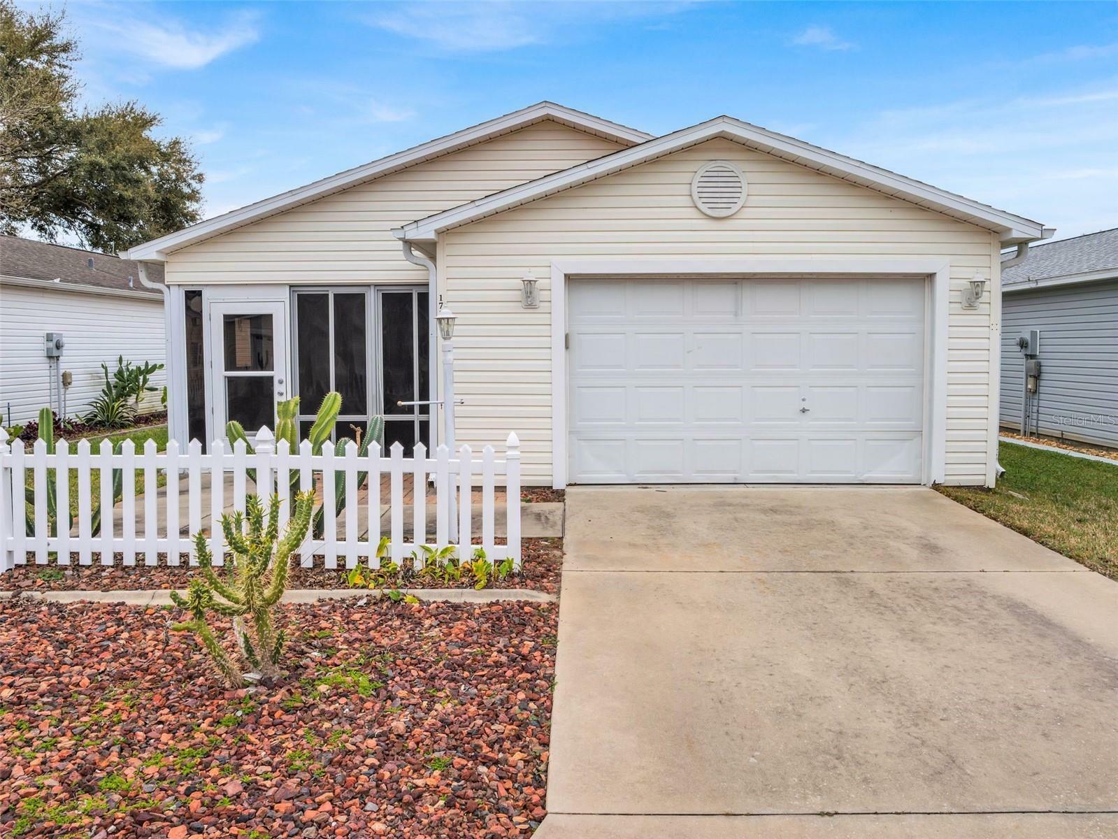 Property Photo:  1714 Rosales Road  FL 32162 