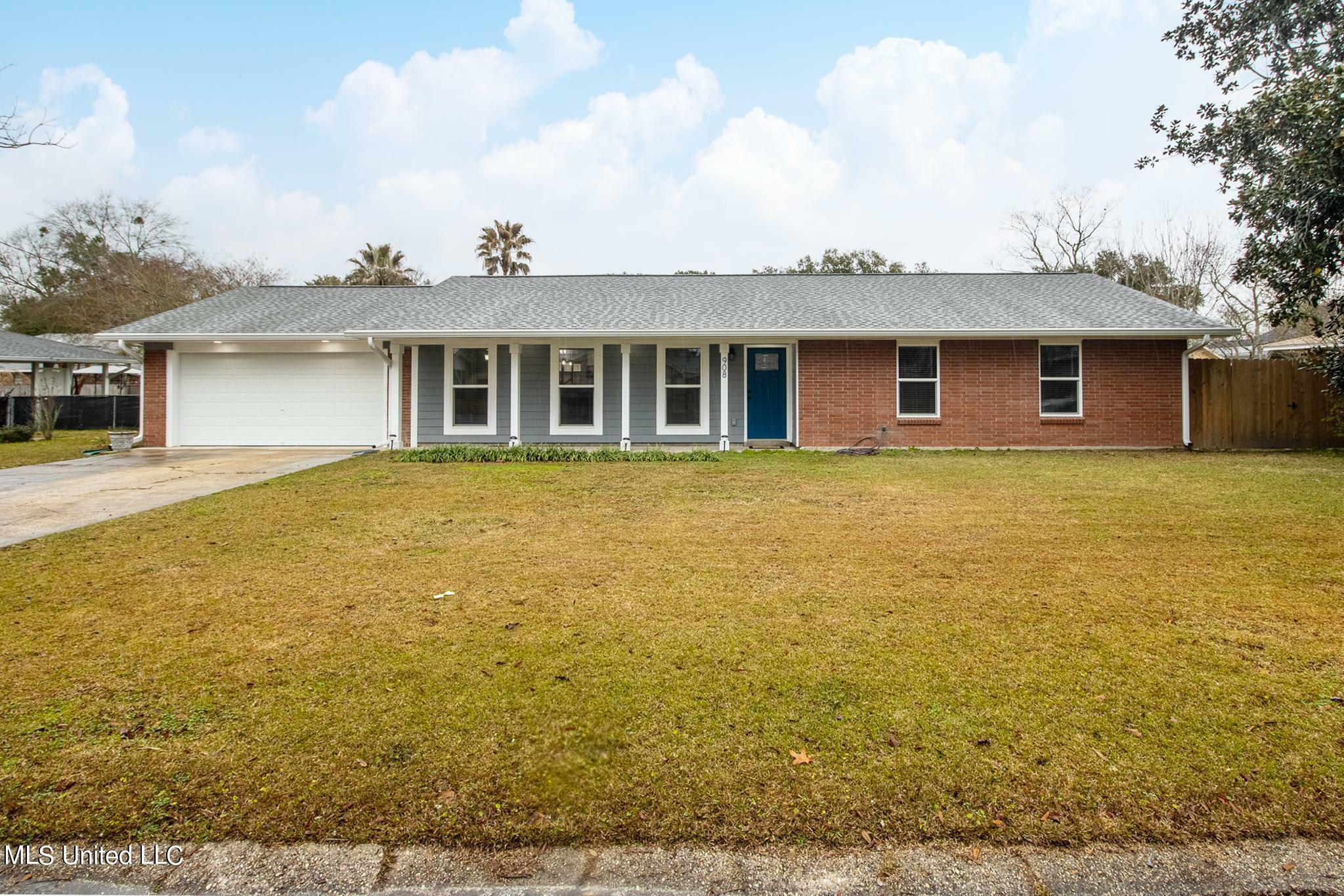 Property Photo:  908 Laura Street  MS 39560 