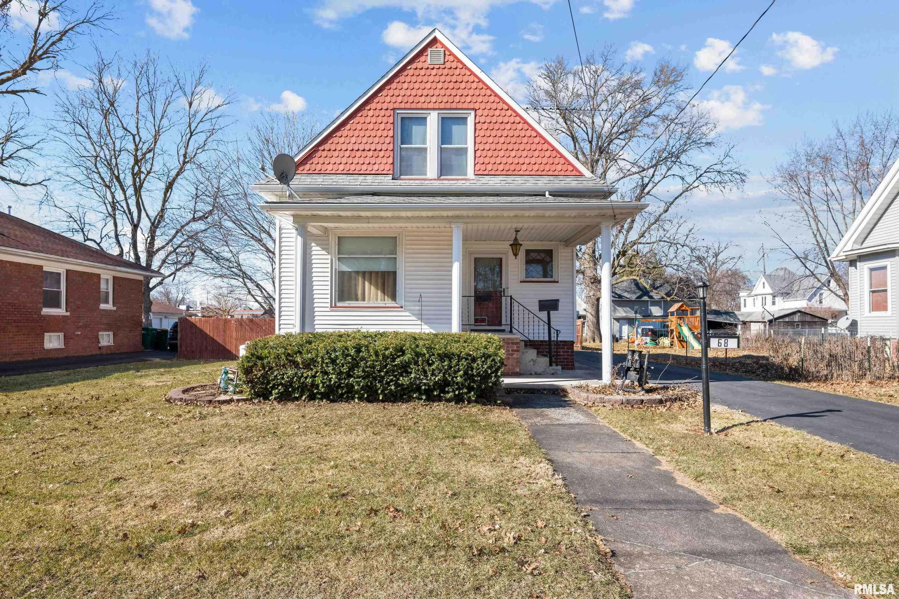 Property Photo:  68 Silver Street  IL 61401 