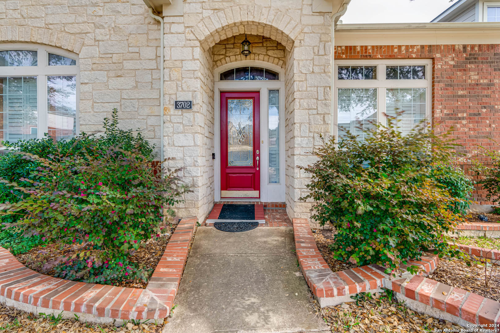 Property Photo: 3702 Blackstone Run TX 78259