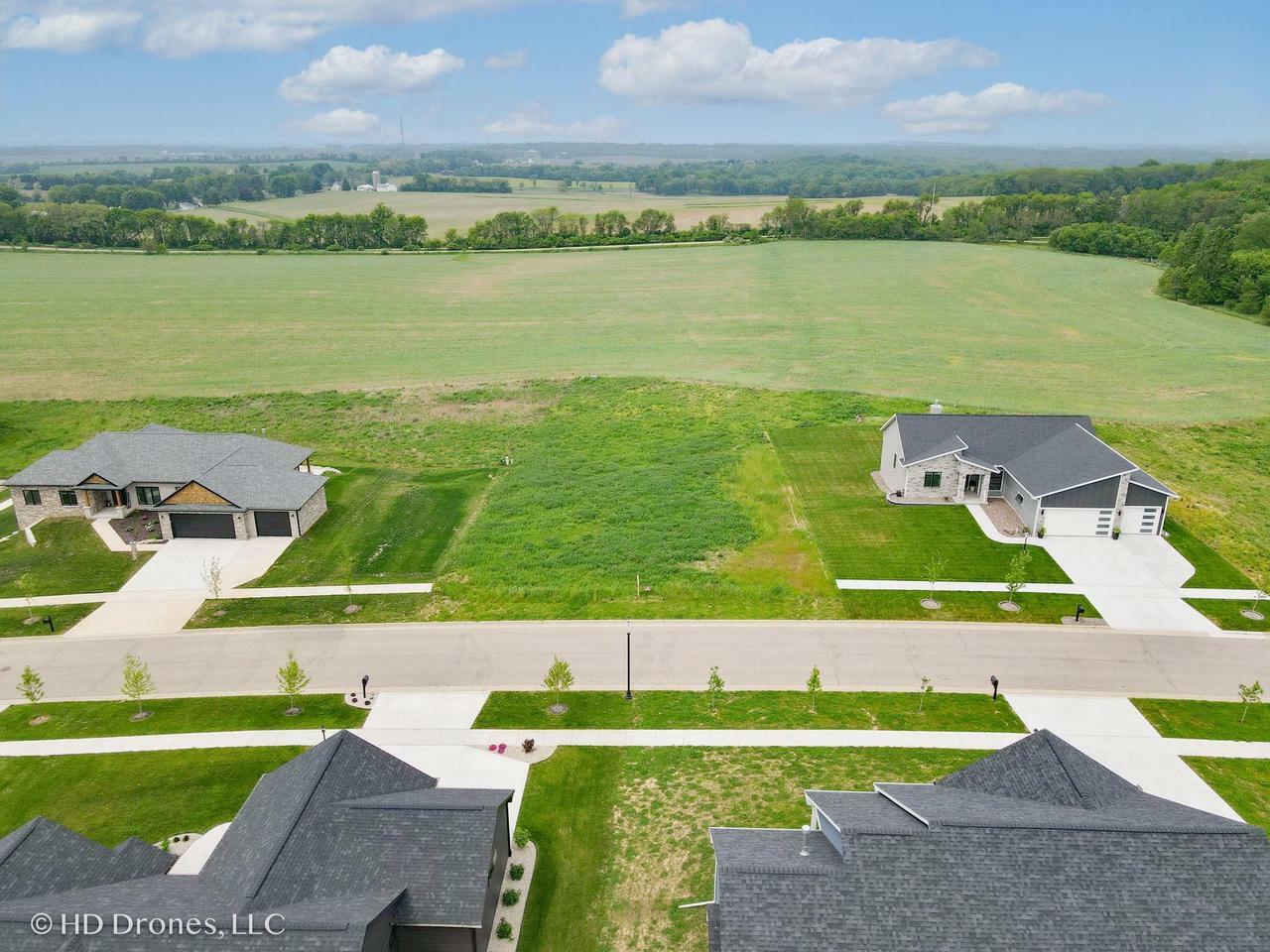 Property Photo:  2019 Arbor Ridge Way  WI 53548 