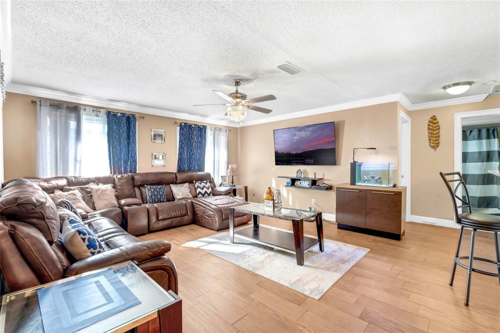 Property Photo: 401 S Hawthorn Circle FL 32708