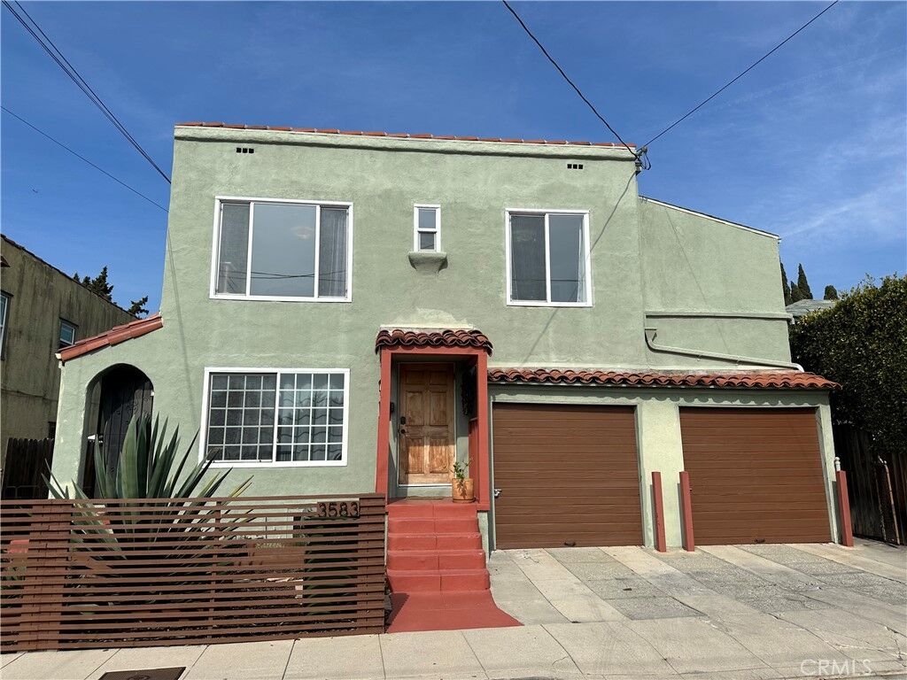 Property Photo:  3581 3583 Shurtleff Court  CA 90065 