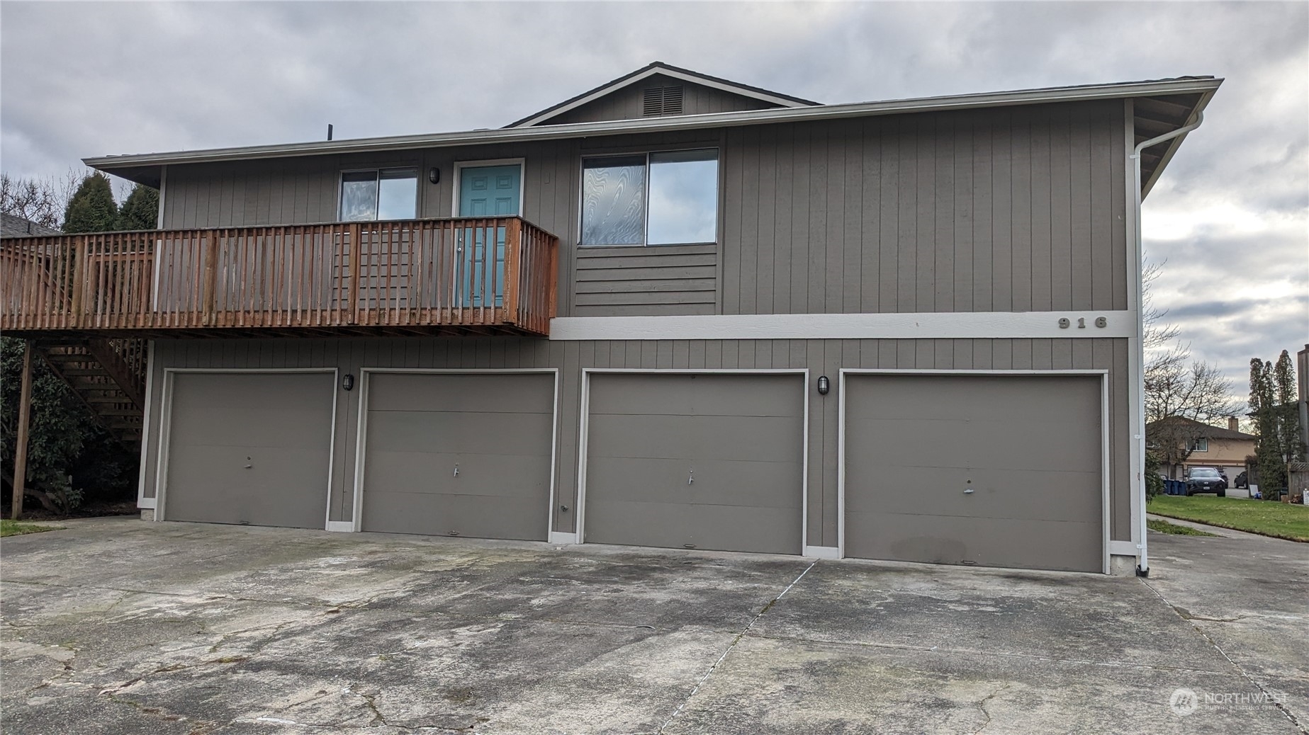Property Photo: 916 31st Street NE WA 98002