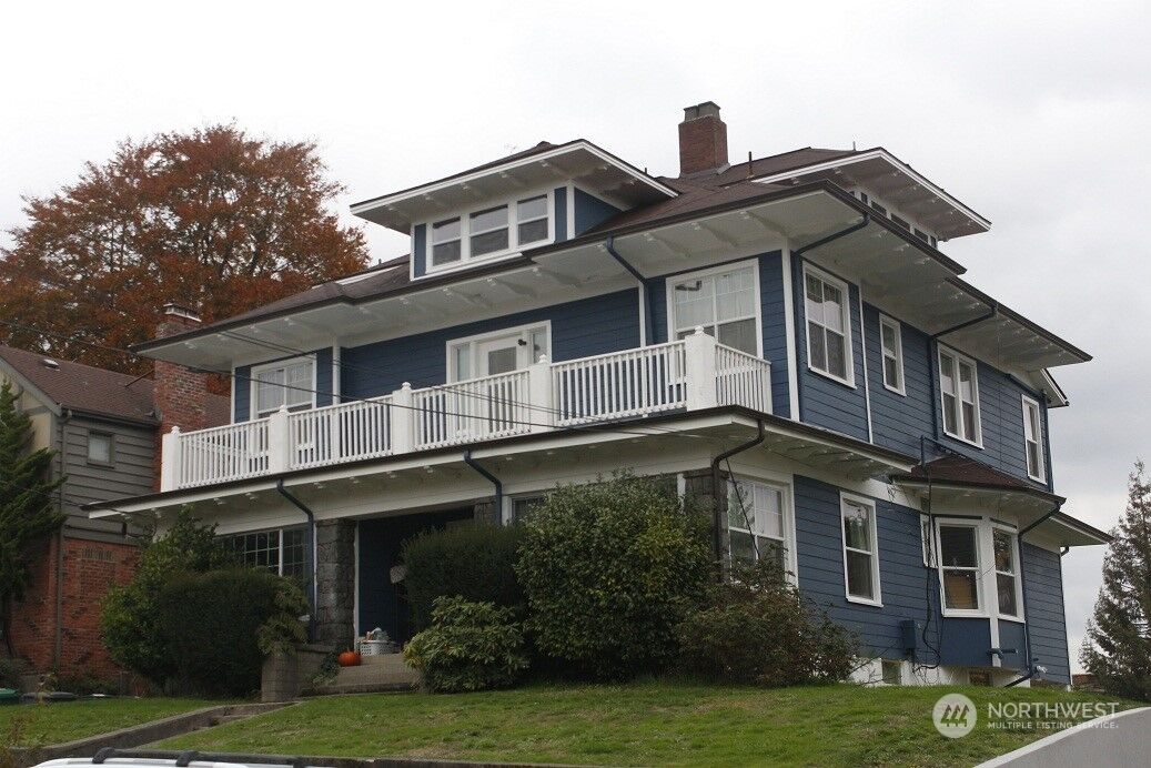 Property Photo: 4120 Burke Avenue N WA 98103