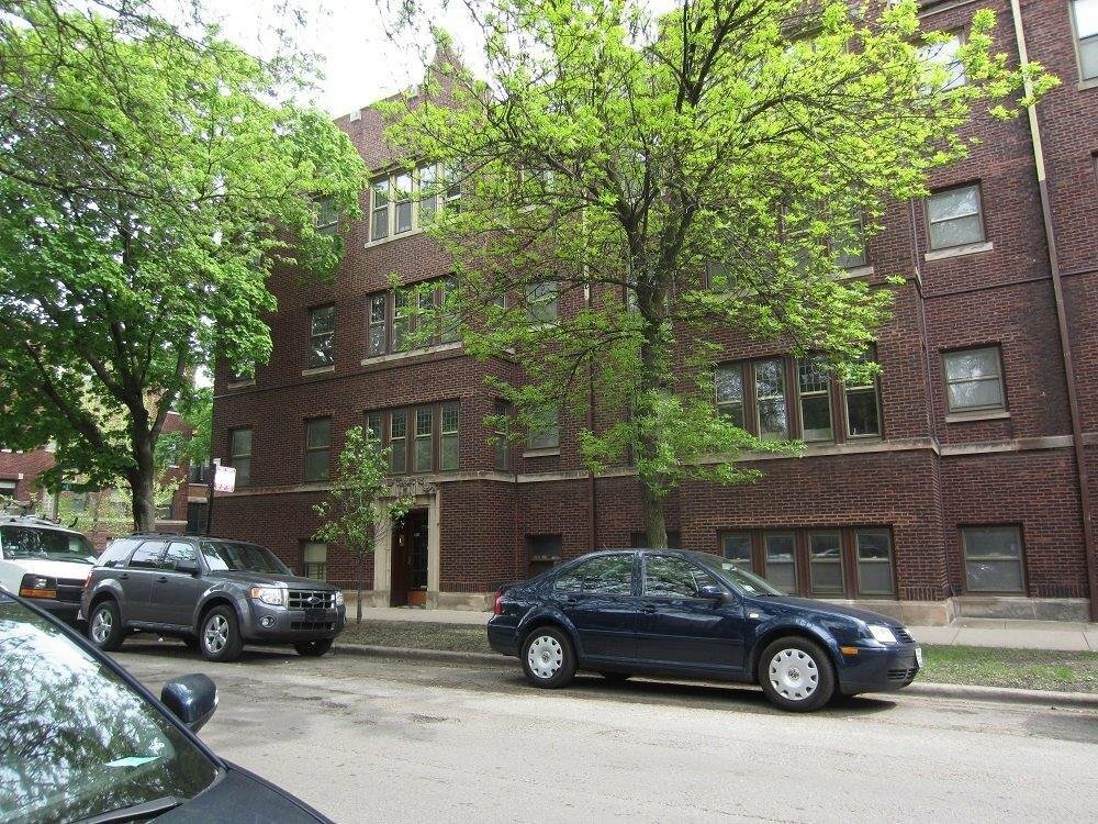 Property Photo: 1307 W Roscoe Street G IL 60657