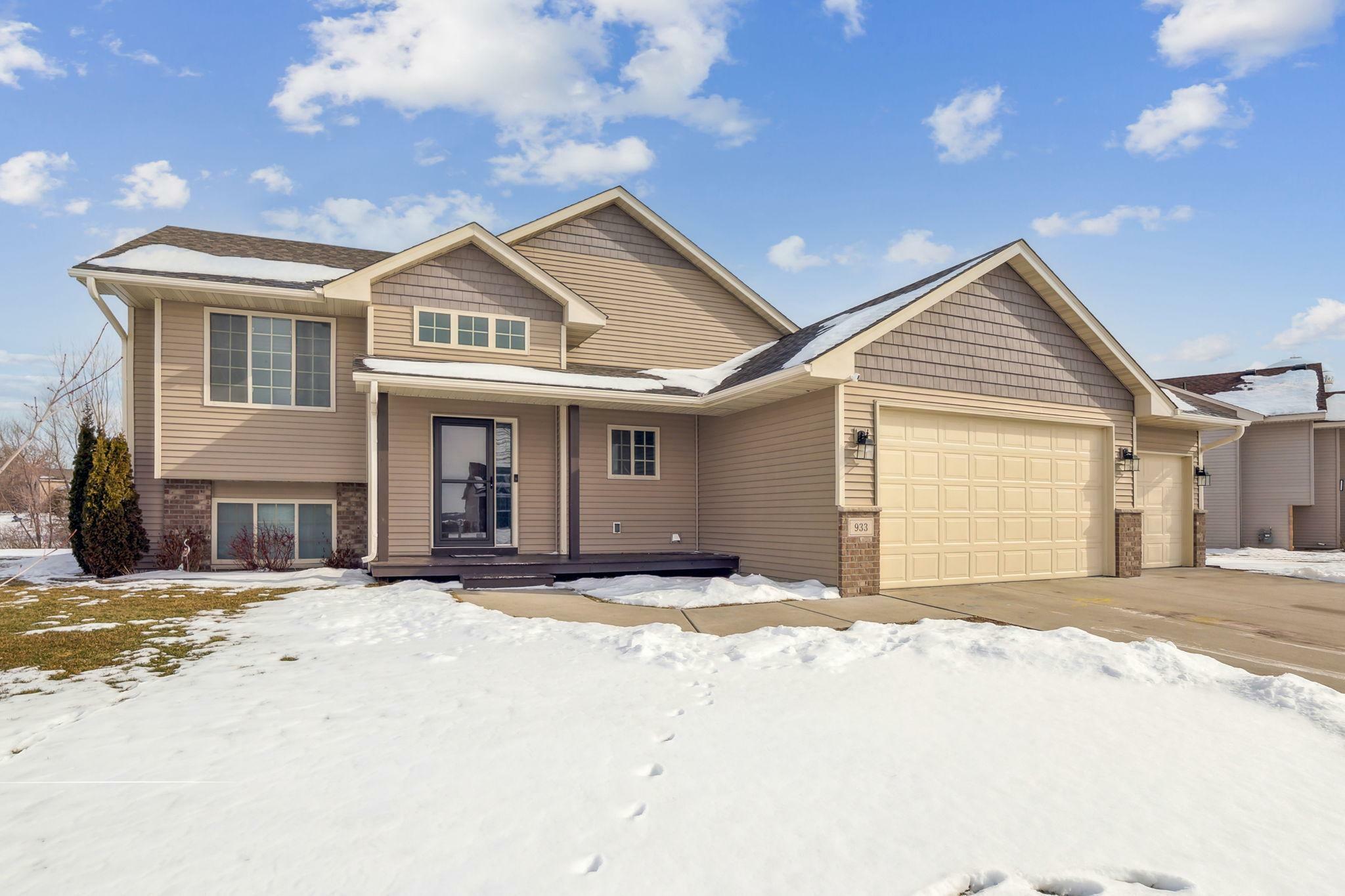 Property Photo: 933 Farmers Ridge Trail MN 56011