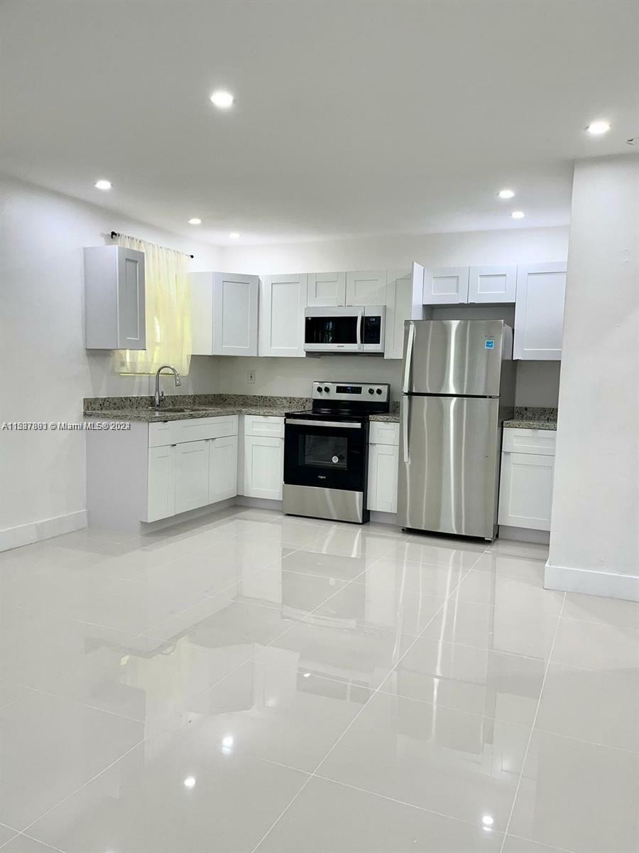 Property Photo:  725 NE 126 St 5  FL 33161 