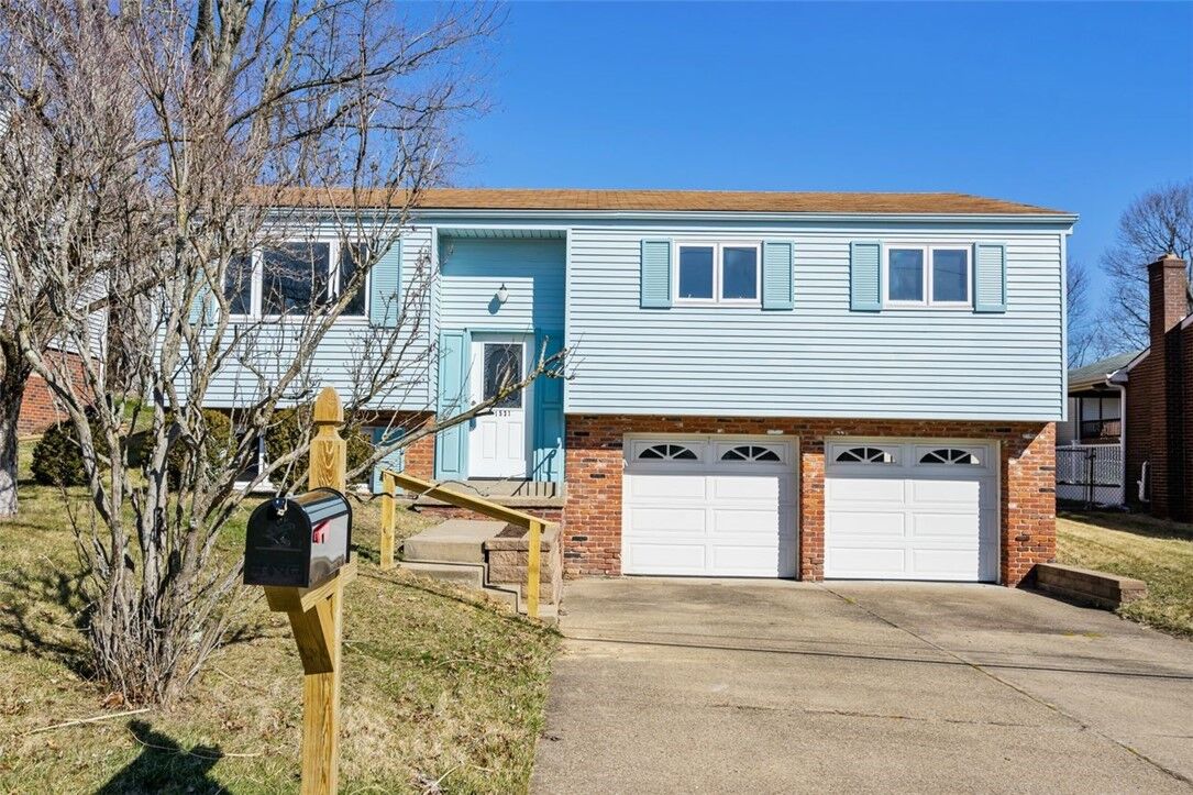 Property Photo: 1531 Leona Avenue PA 15129