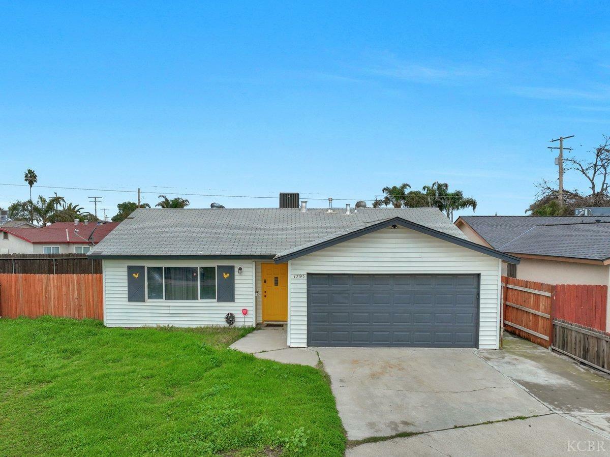 Property Photo:  1795 Peach Circle  CA 93230 