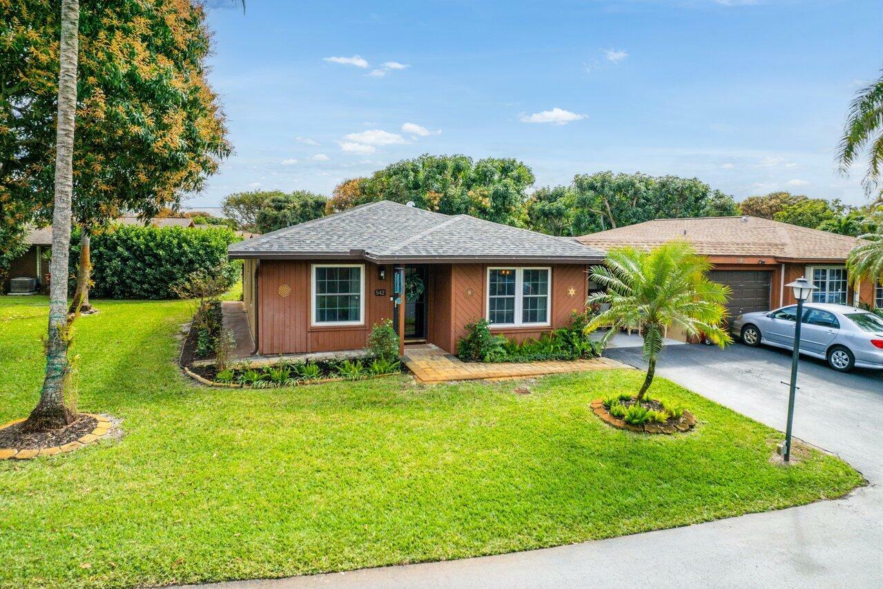 Property Photo:  542 SE 28th Circle  FL 33435 