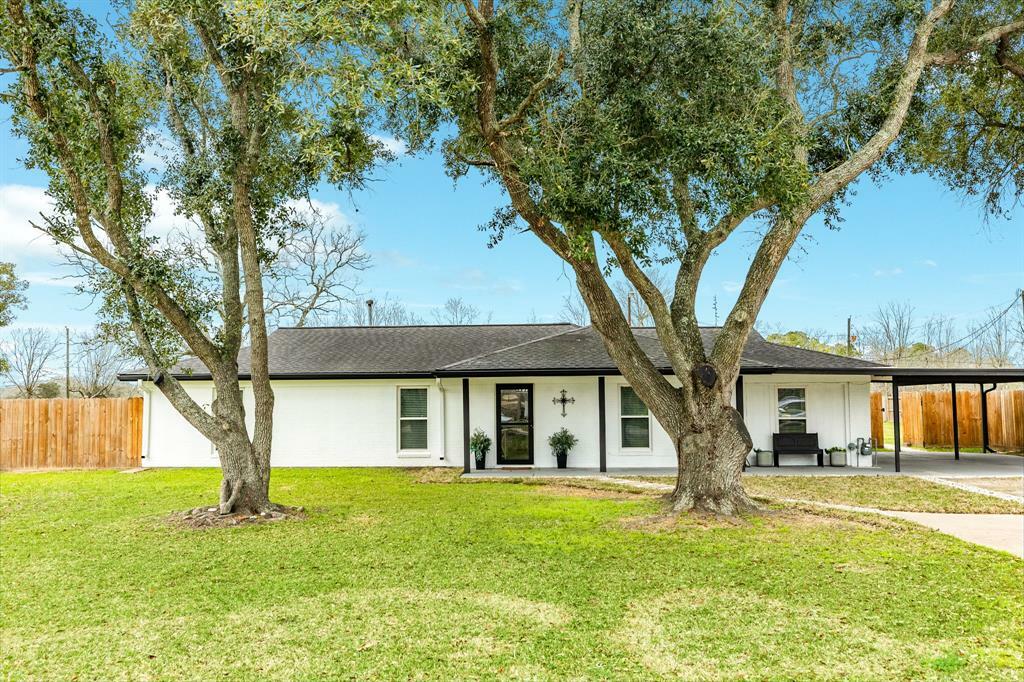 Property Photo:  1716 County Road 804  TX 77515 