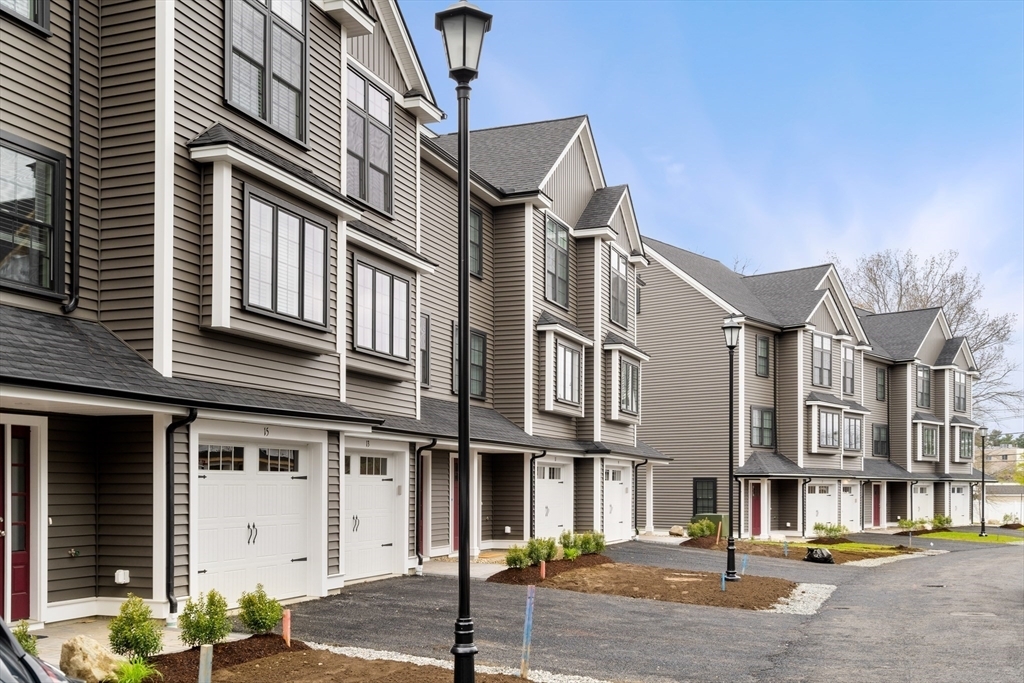 Property Photo: 168 Lowell St 4 (27) MA 01887