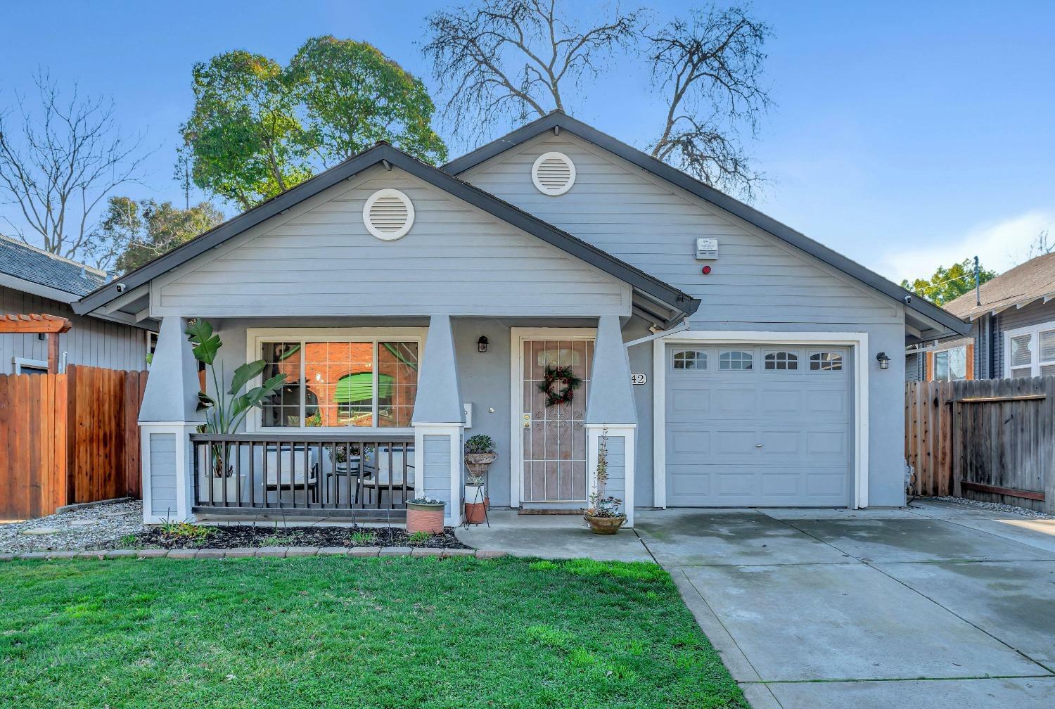 Property Photo:  3042 8th Avenue  CA 95817 