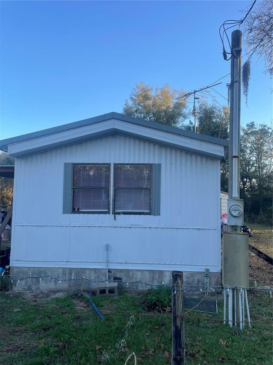 Property Photo: 15850 NE 2nd Place FL 32696