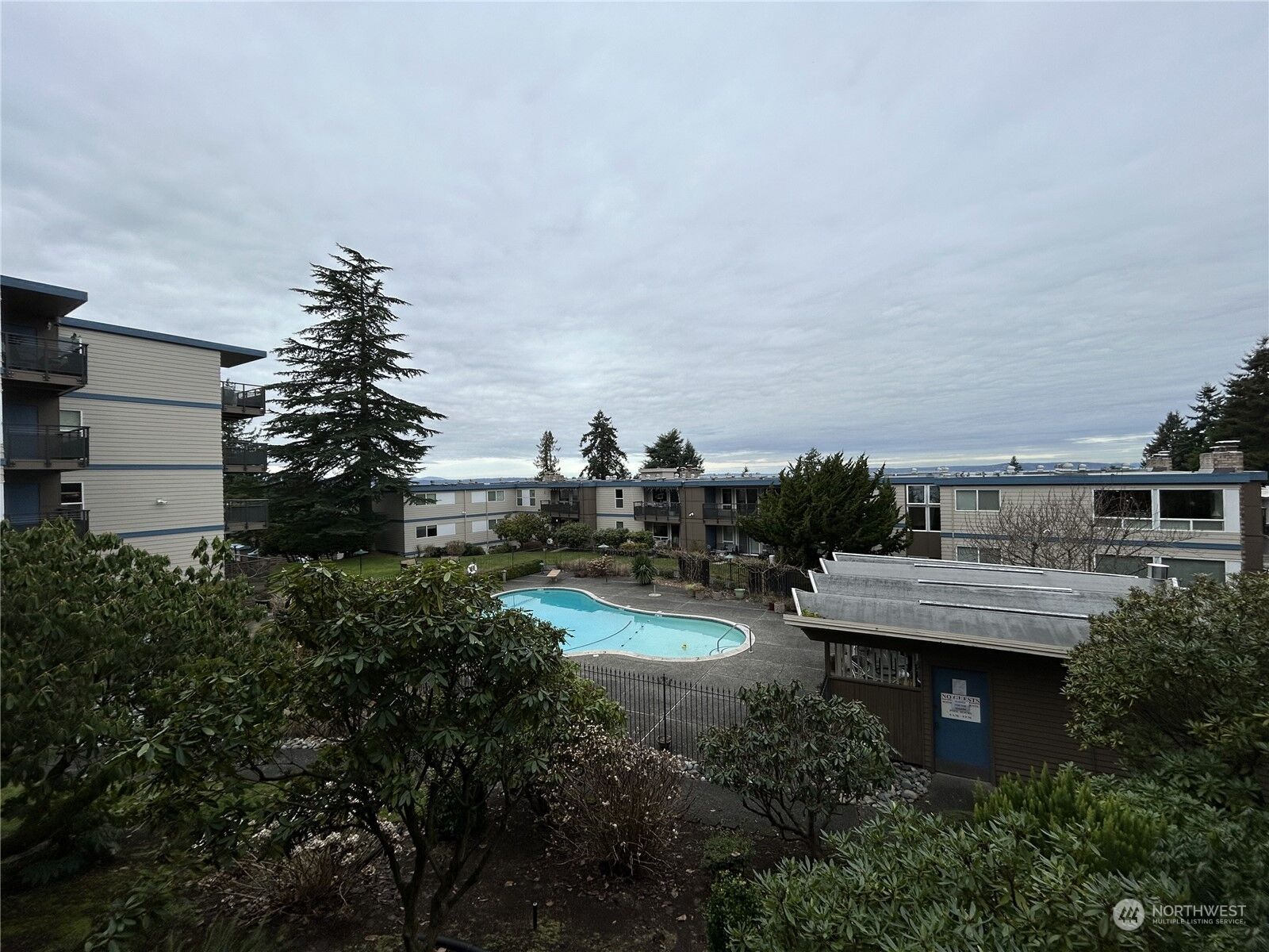Property Photo:  550 Elm Way 205  WA 98020 