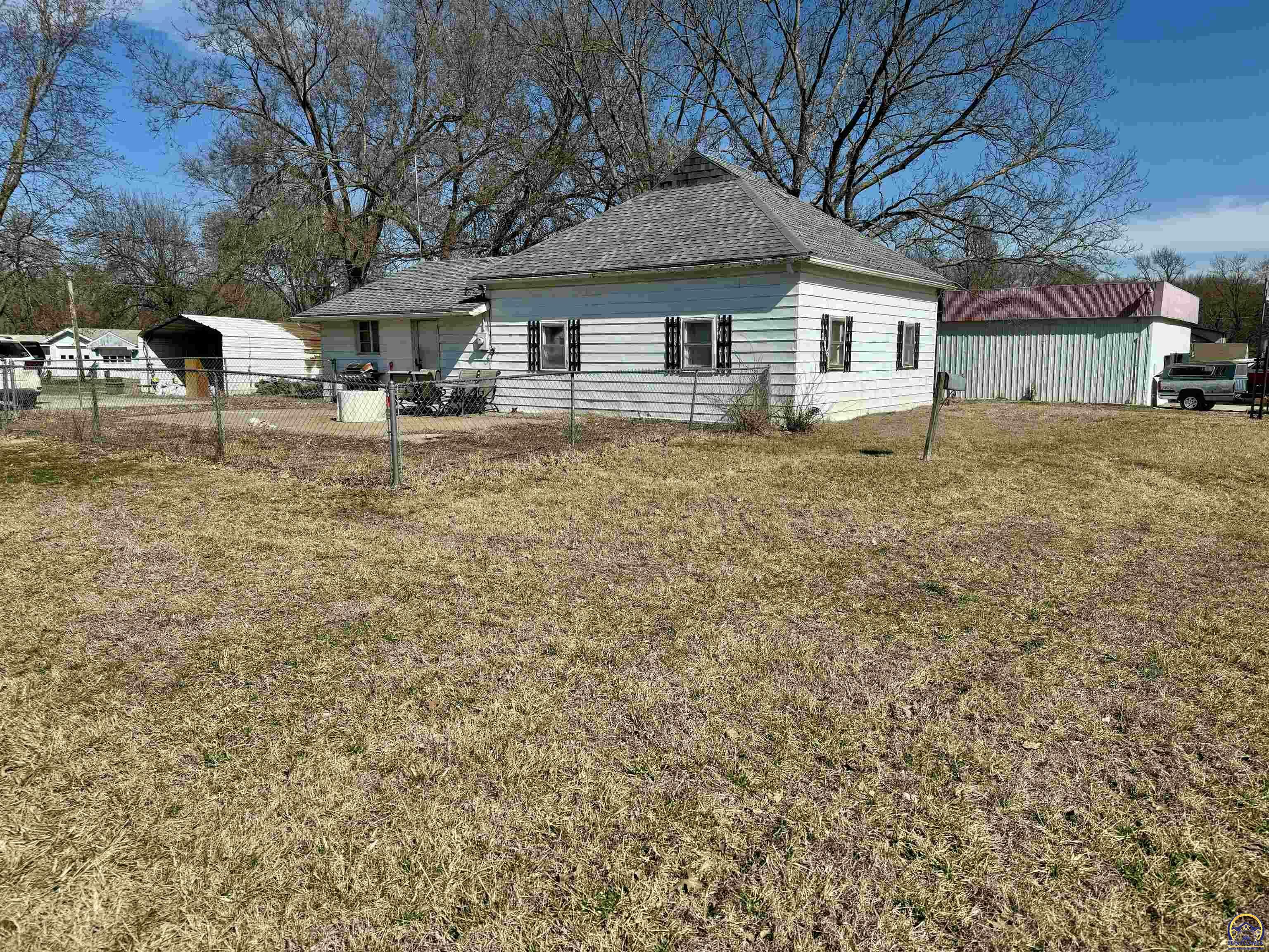 Property Photo:  206 E Santa Fe Ave  KS 66413 