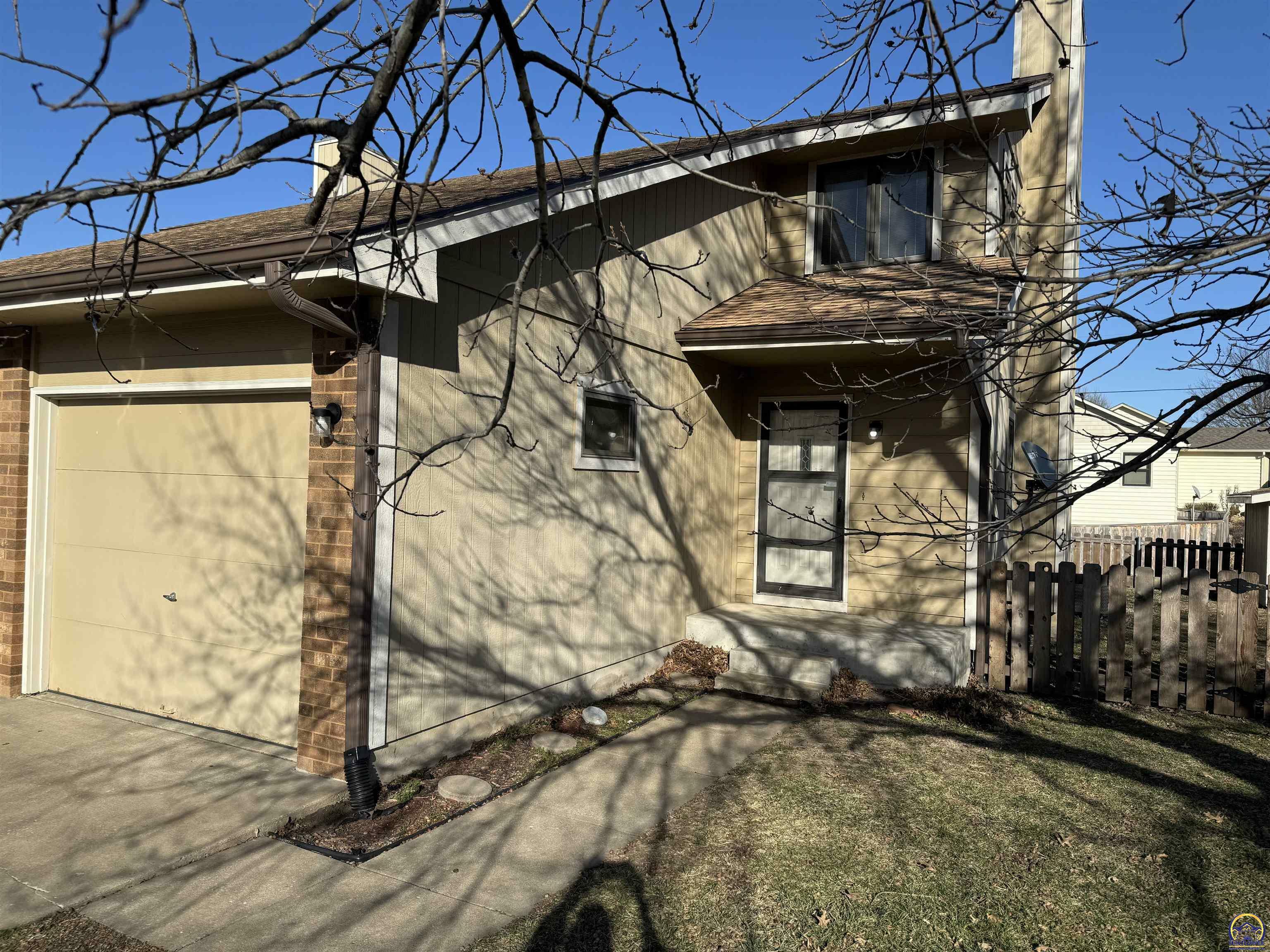 Property Photo:  3440 SE Walnut Dr  KS 66605 