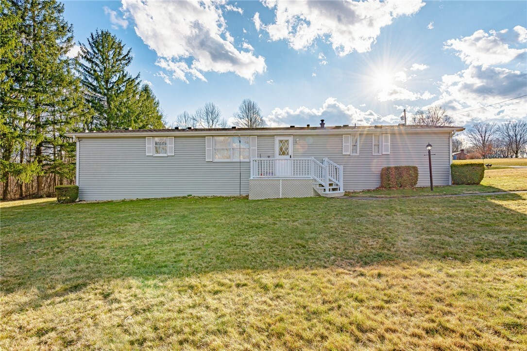 Property Photo:  1683 Crestview Dr  PA 15613 