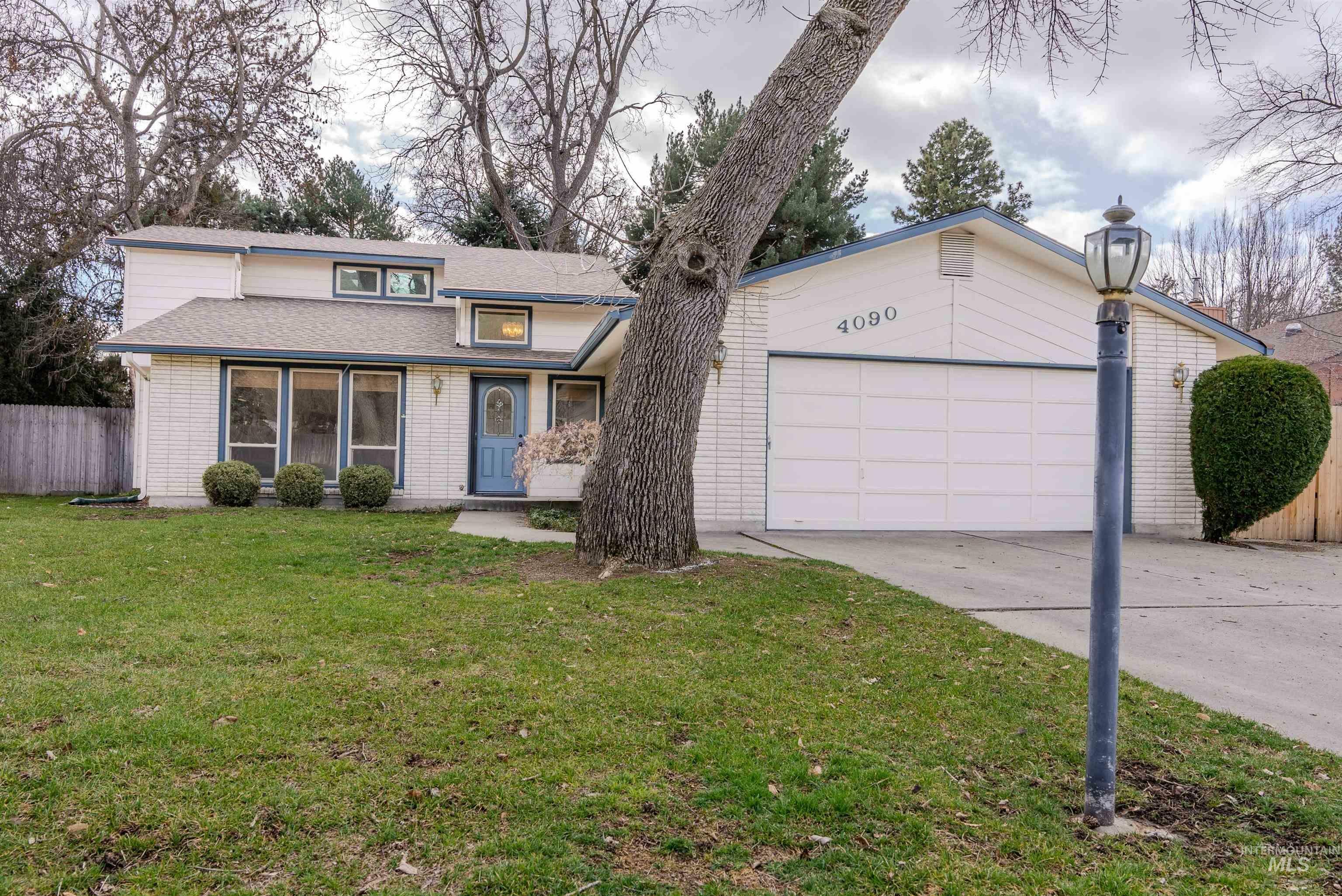 Property Photo:  4090 N Hawthorne Way  ID 83703-3923 