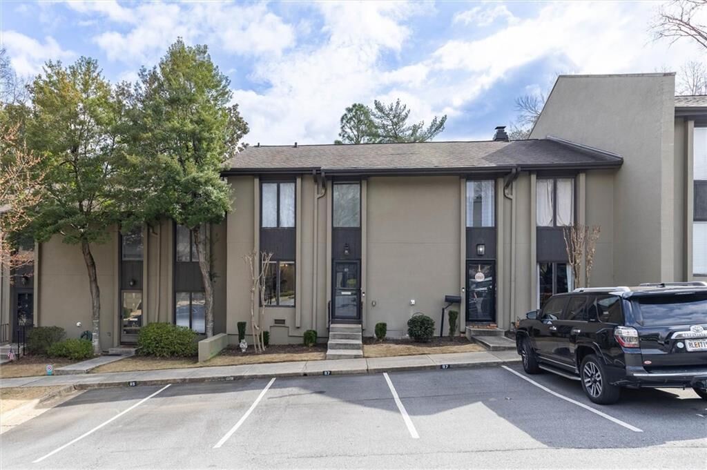 Property Photo:  89 Ivy Trail NE  GA 30342 