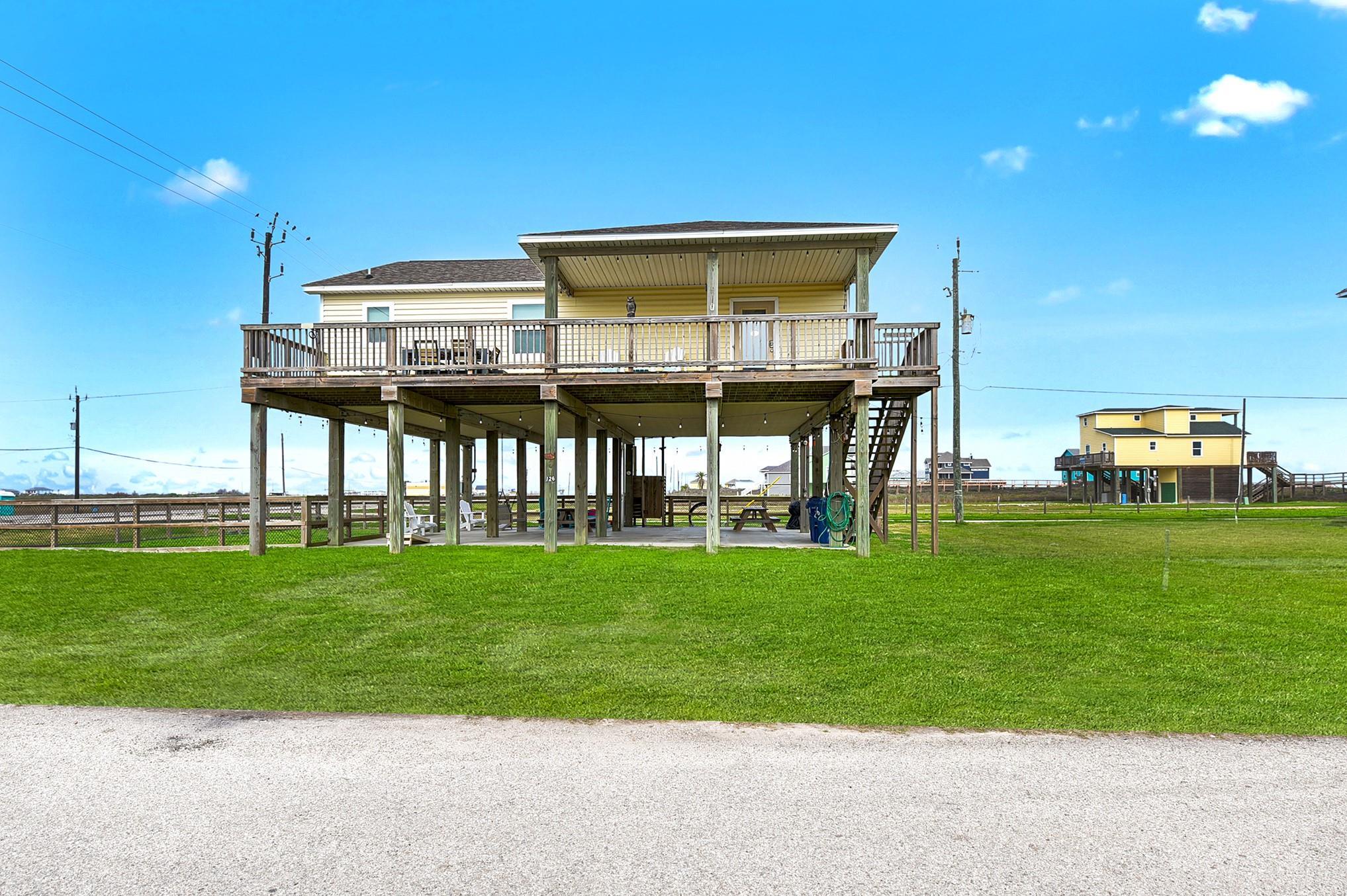 Property Photo: 126 Nesmith Place TX 77541
