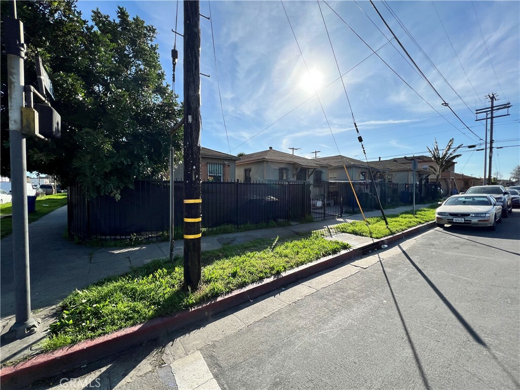 Property Photo:  1802 W 92nd Street  CA 90047 