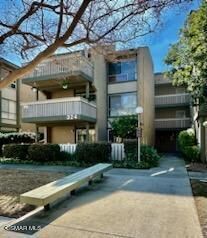 Property Photo:  324 Chestnut Hill Court 24  CA 91360 