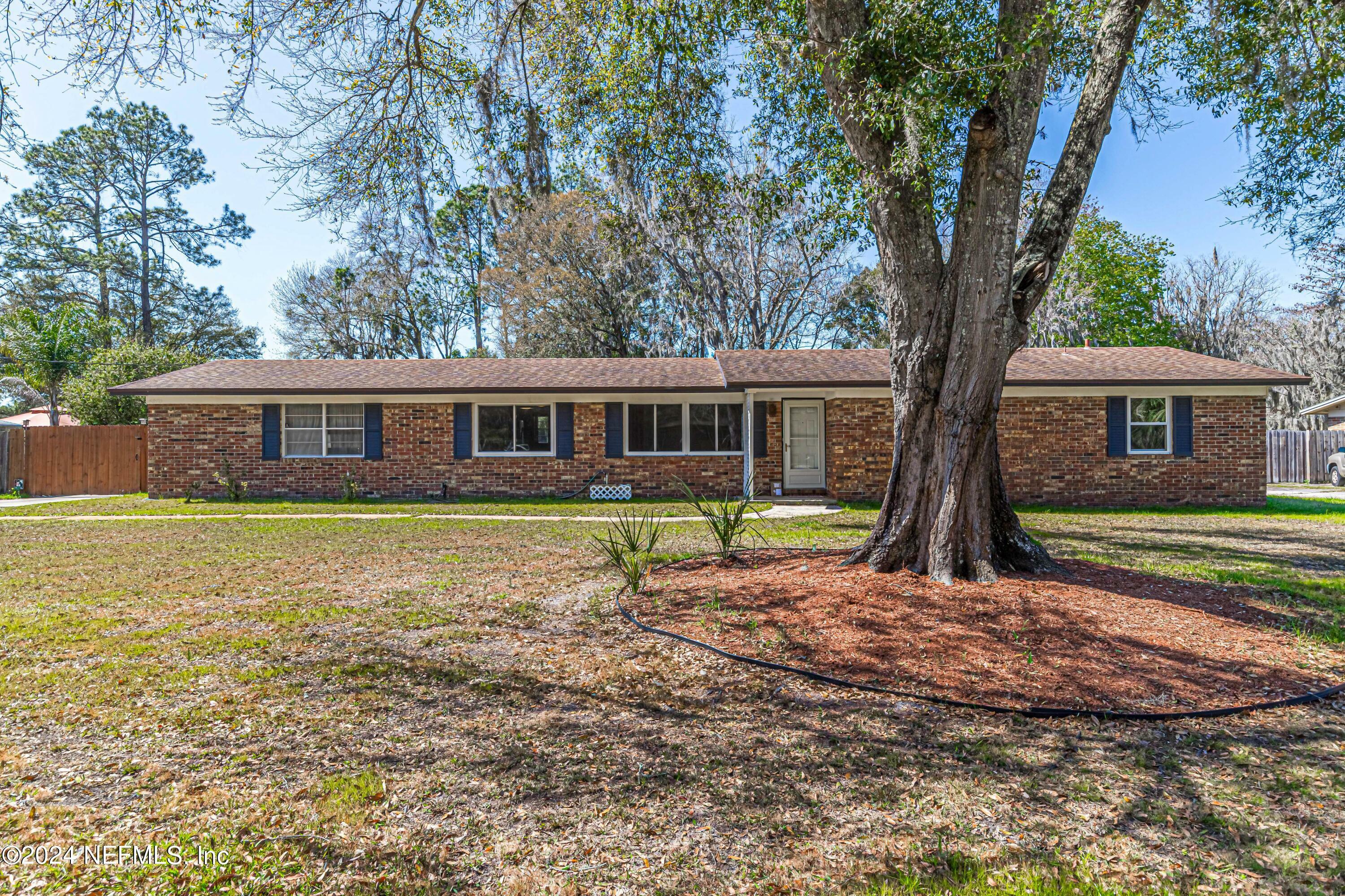 Property Photo:  4870 Tara Woods Drive E  FL 32210 