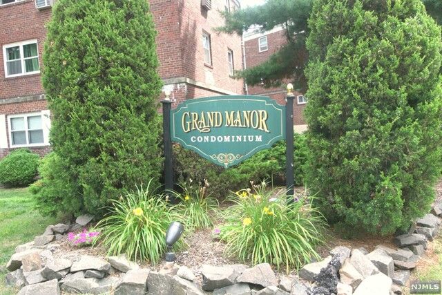 Property Photo:  7 Romaine Court A2  NJ 07601 