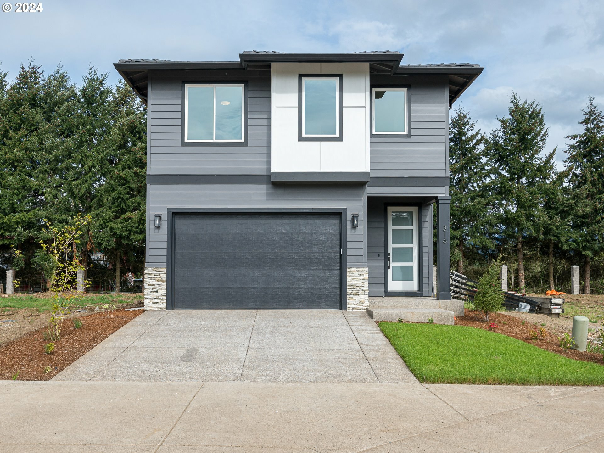 Property Photo:  316 Sunday Dr  OR 97426 