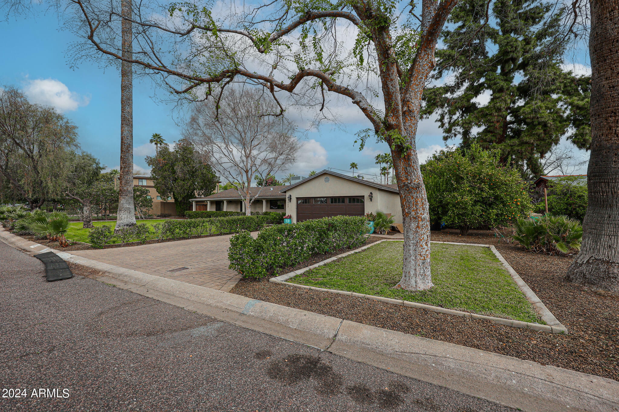 Property Photo:  822 W Rancho Drive  AZ 85013 