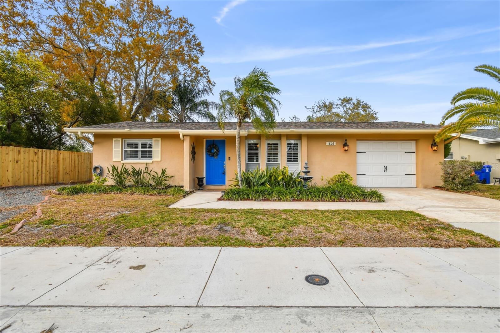 Property Photo:  1802 Buttonwood Drive  FL 34677 