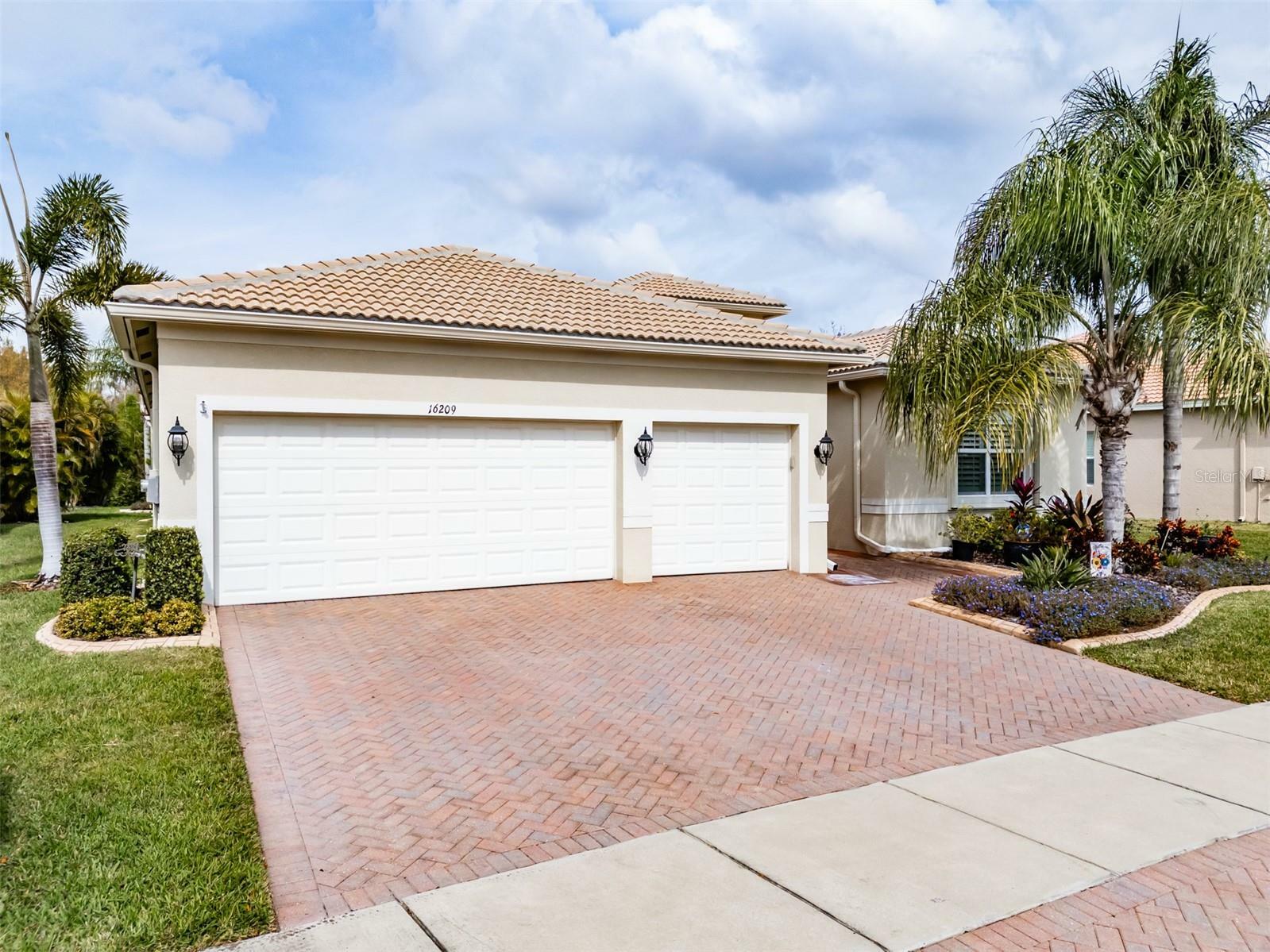 Property Photo:  16209 Diamond Bay Drive  FL 33598 