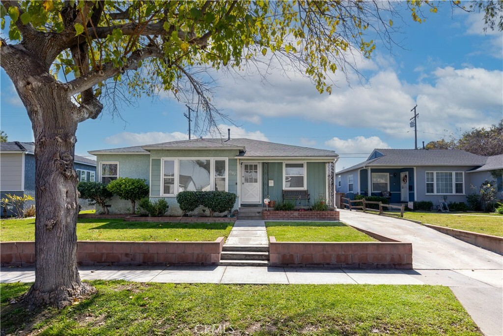 Property Photo:  2942 Denmead Street  CA 90712 