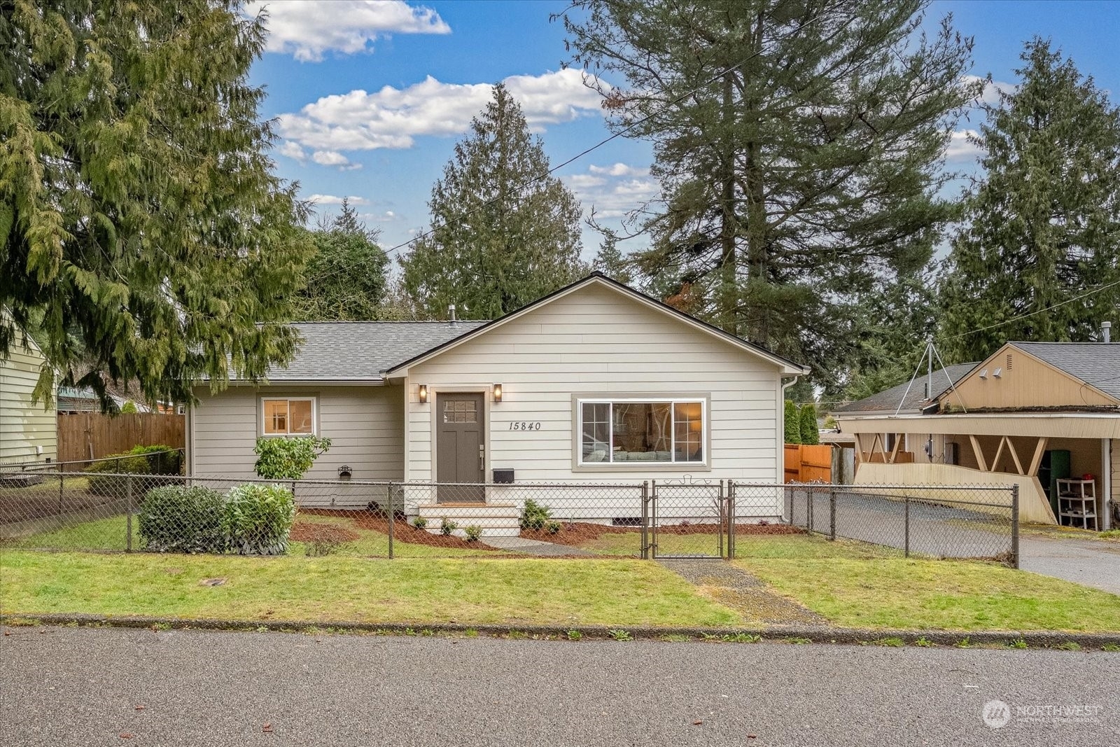 Property Photo:  15840 28th Avenue NE  WA 98155 