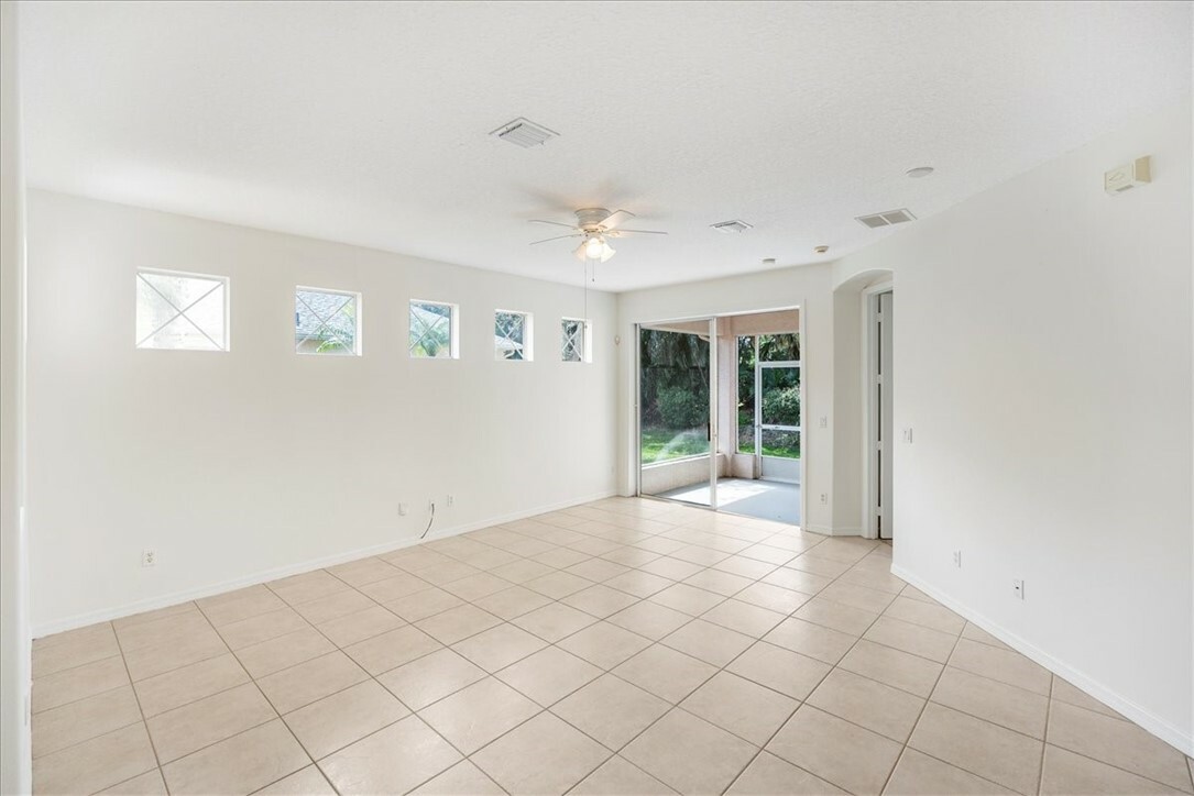 Property Photo:  395 W Tangerine Square SW  FL 32968 