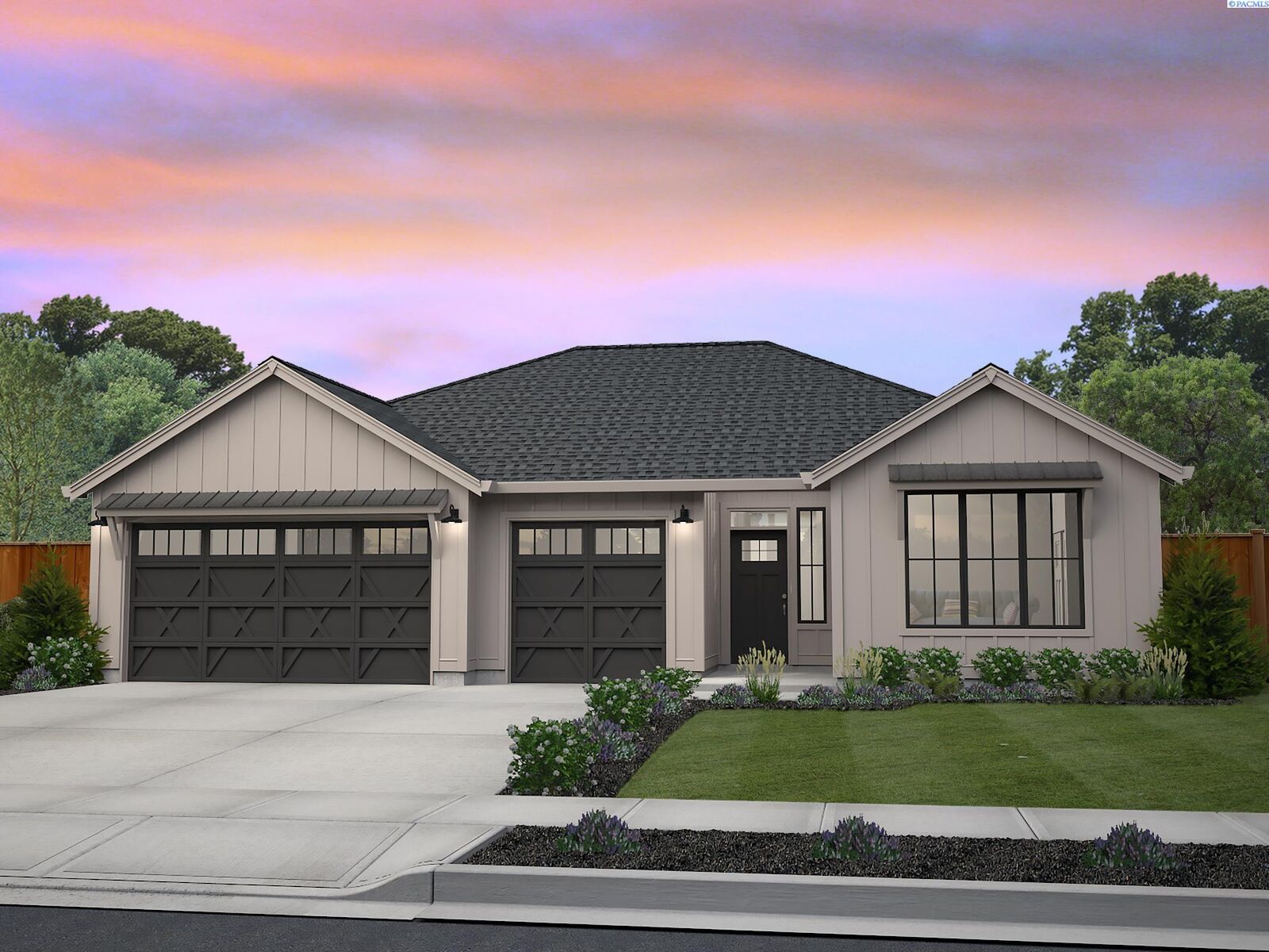 Property Photo:  404 Pearl Ave  WA 98930 