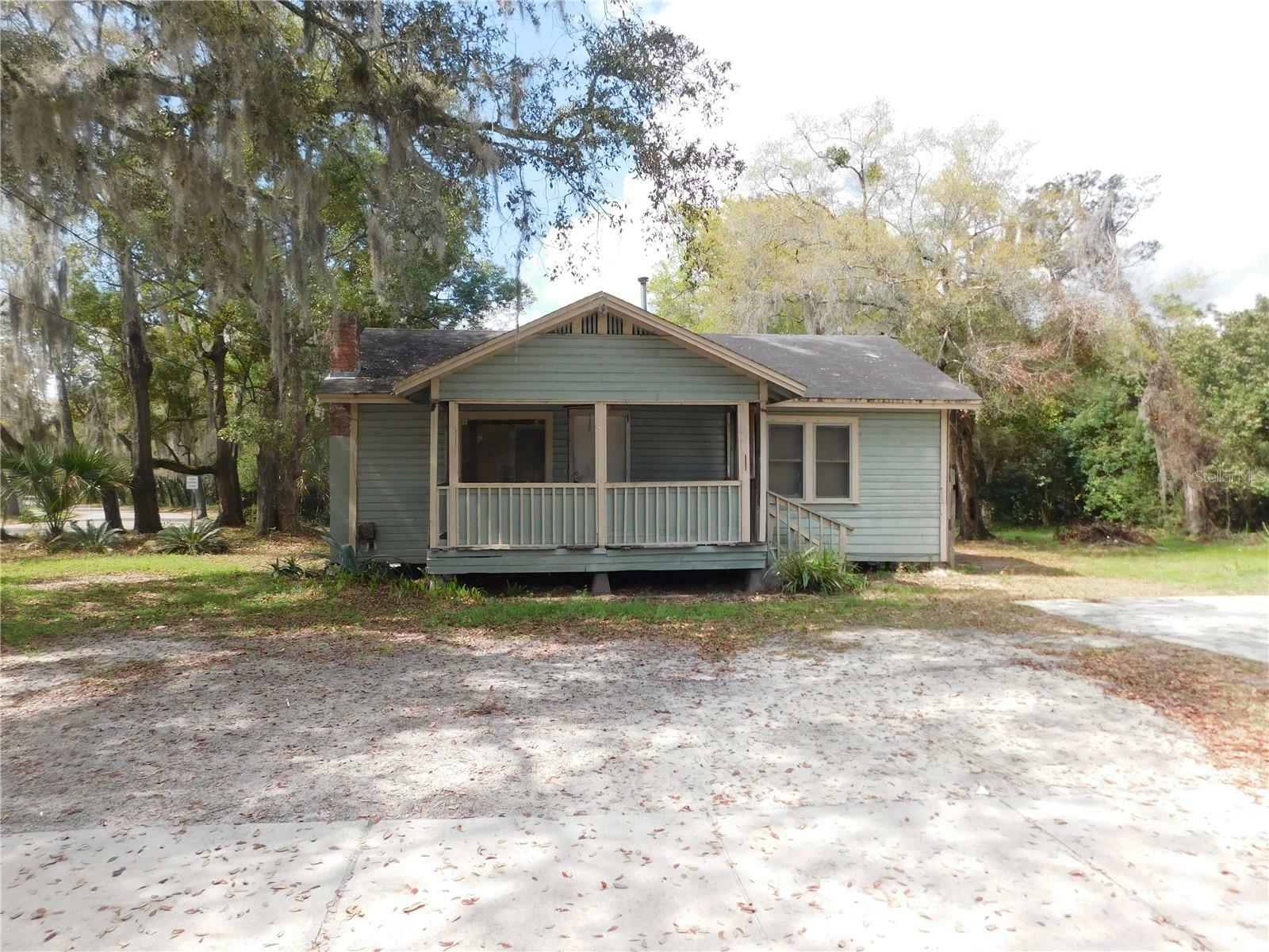 Property Photo:  222 SE 13th Street  FL 32641 