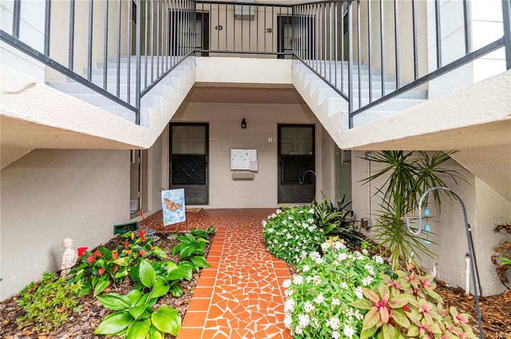 Property Photo: 689 Lake Howard Drive NW 2D FL 33880