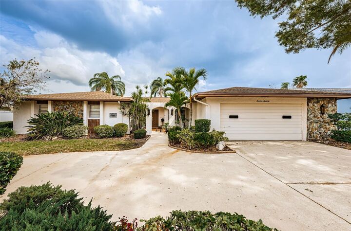 Property Photo:  1962 Arvis Circle W  FL 33764 