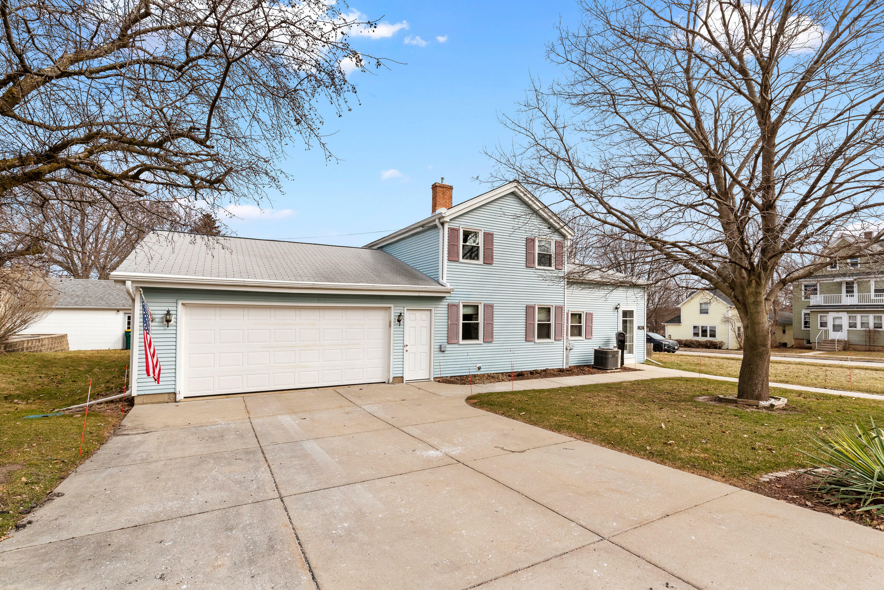 Property Photo:  404 Roosevelt Dr  WI 53090 