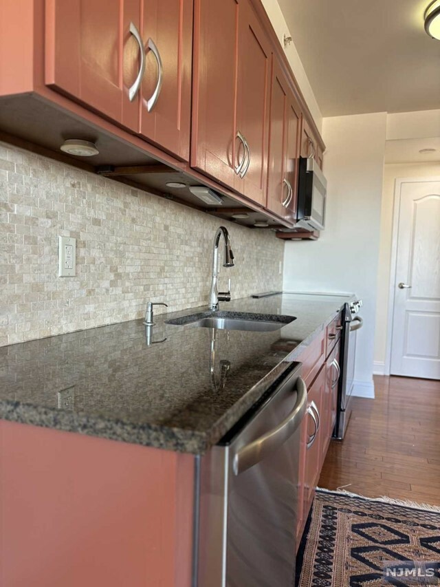 Property Photo: 60 Parkway Dr East 10C NJ 07017