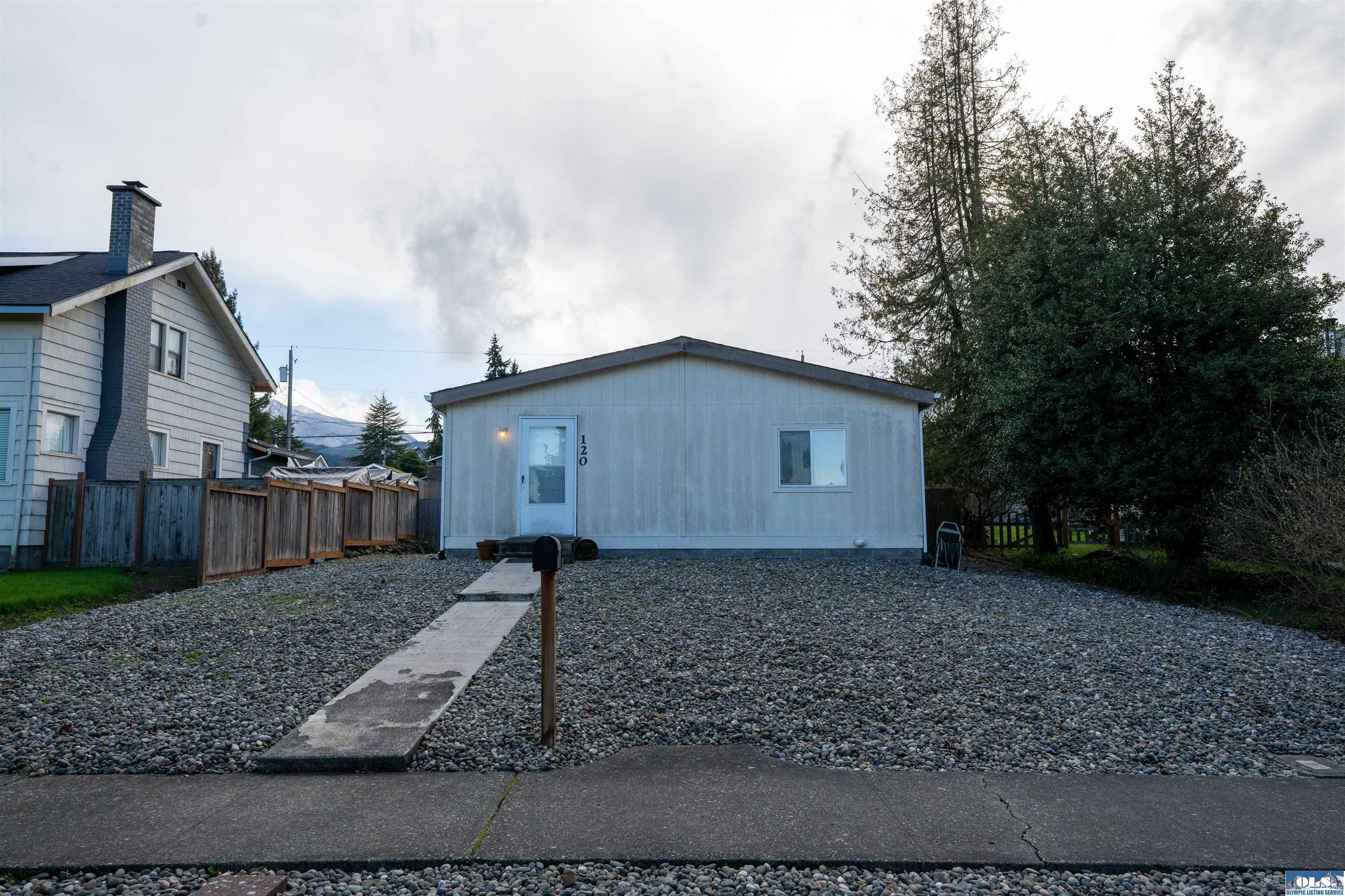 Property Photo: 120 E 10th Street WA 98362