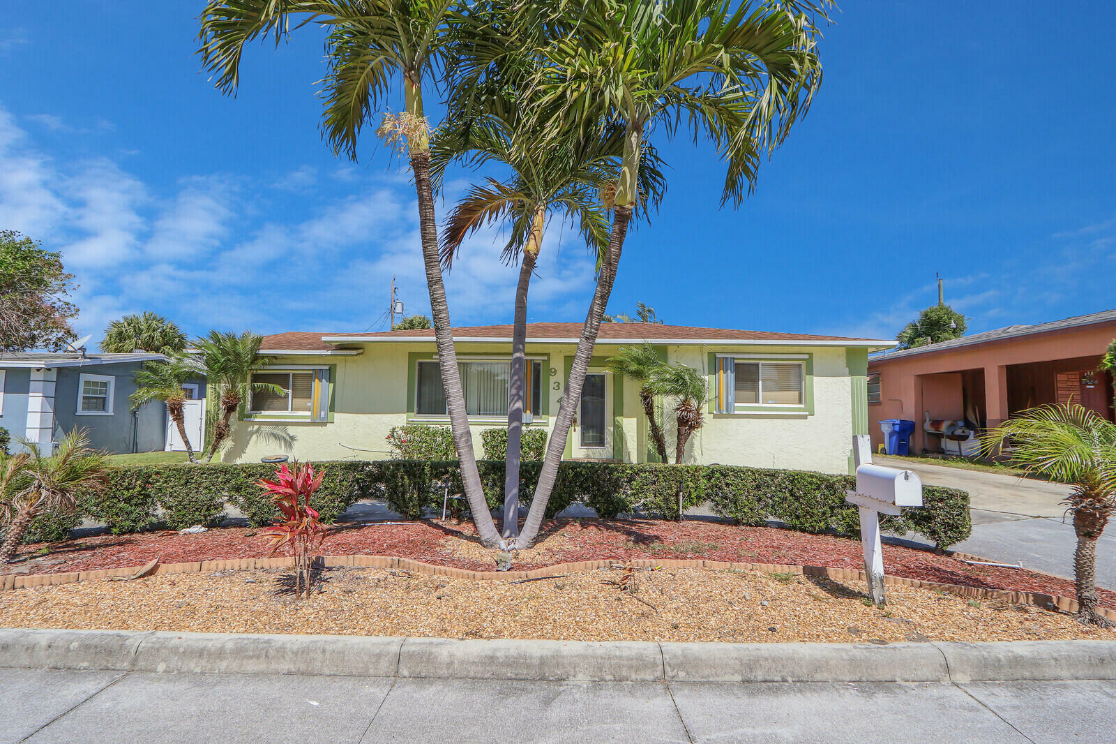 Property Photo:  934 W 2nd Street  FL 33404 