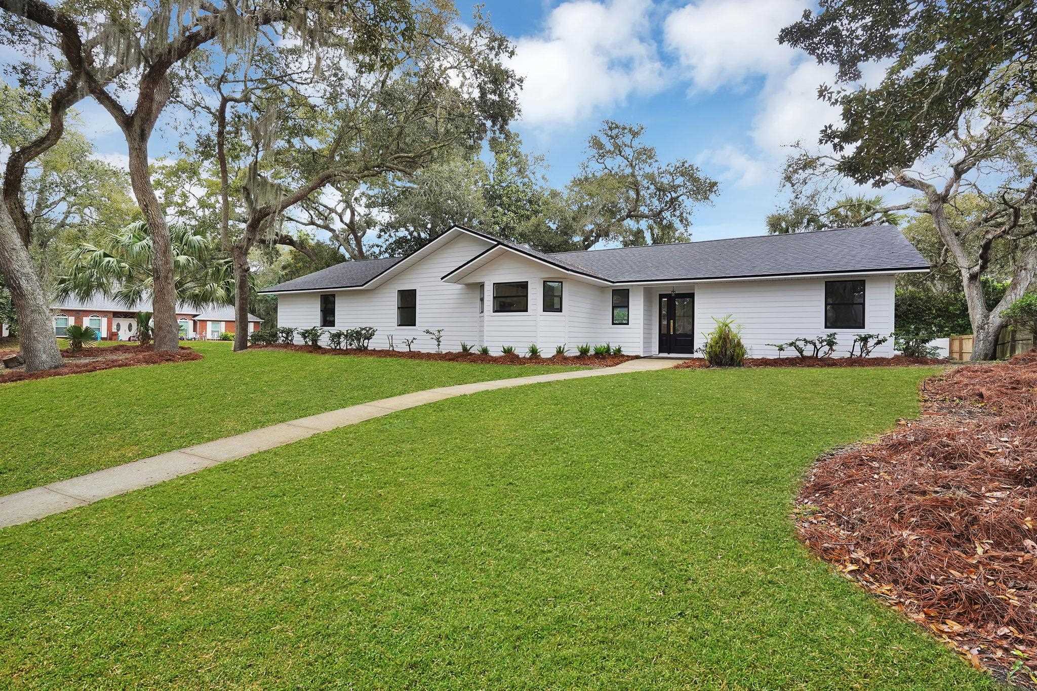 Property Photo:  203 Woodland Ave  FL 32080 