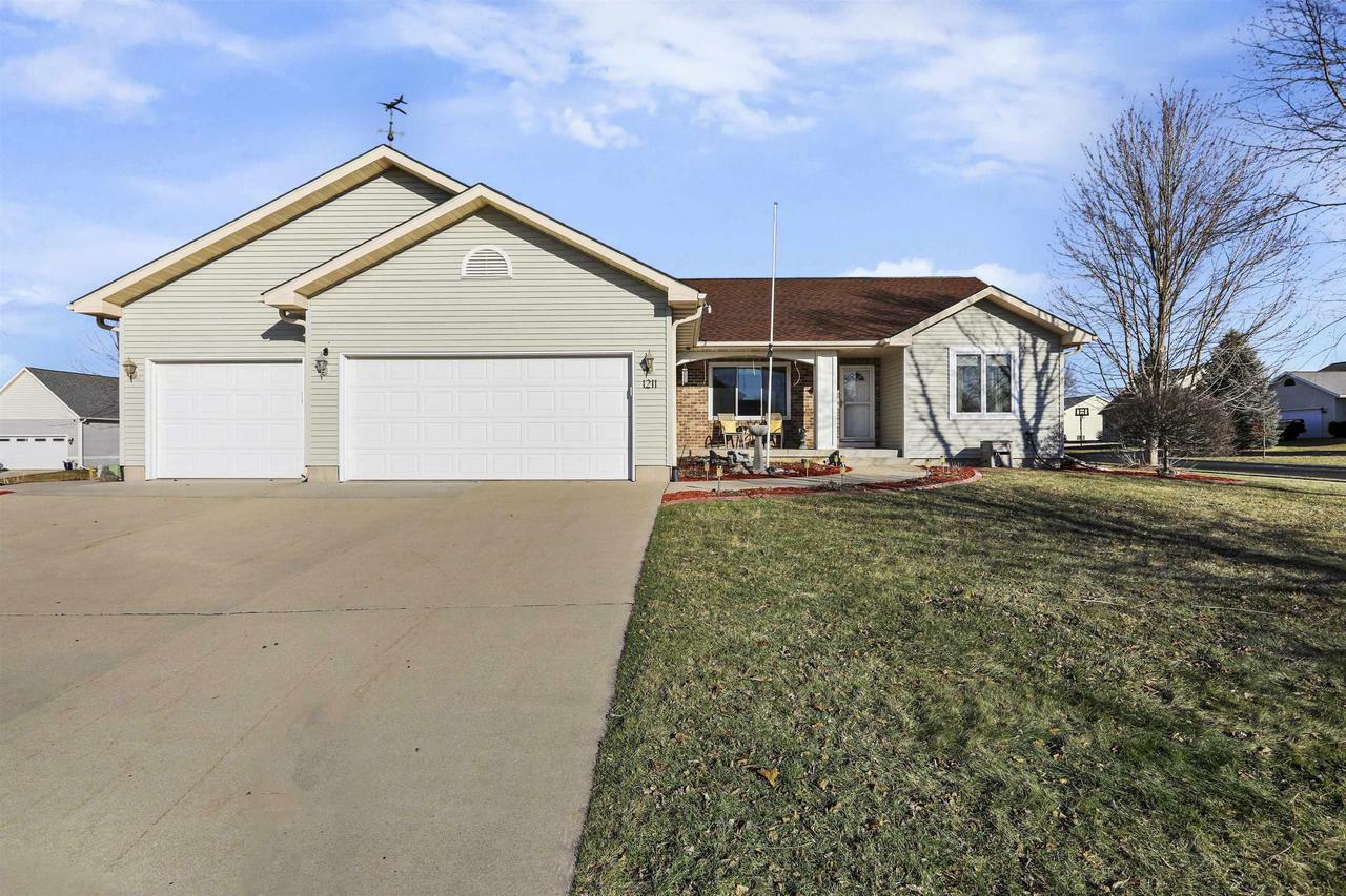 Property Photo:  1211 Tara Drive  WI 53590 