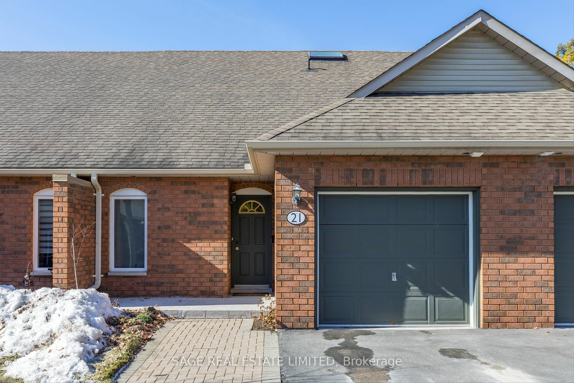 21 Charles Crt 2  Smith-Ennismore-Lakefield ON K0L 2H0 photo